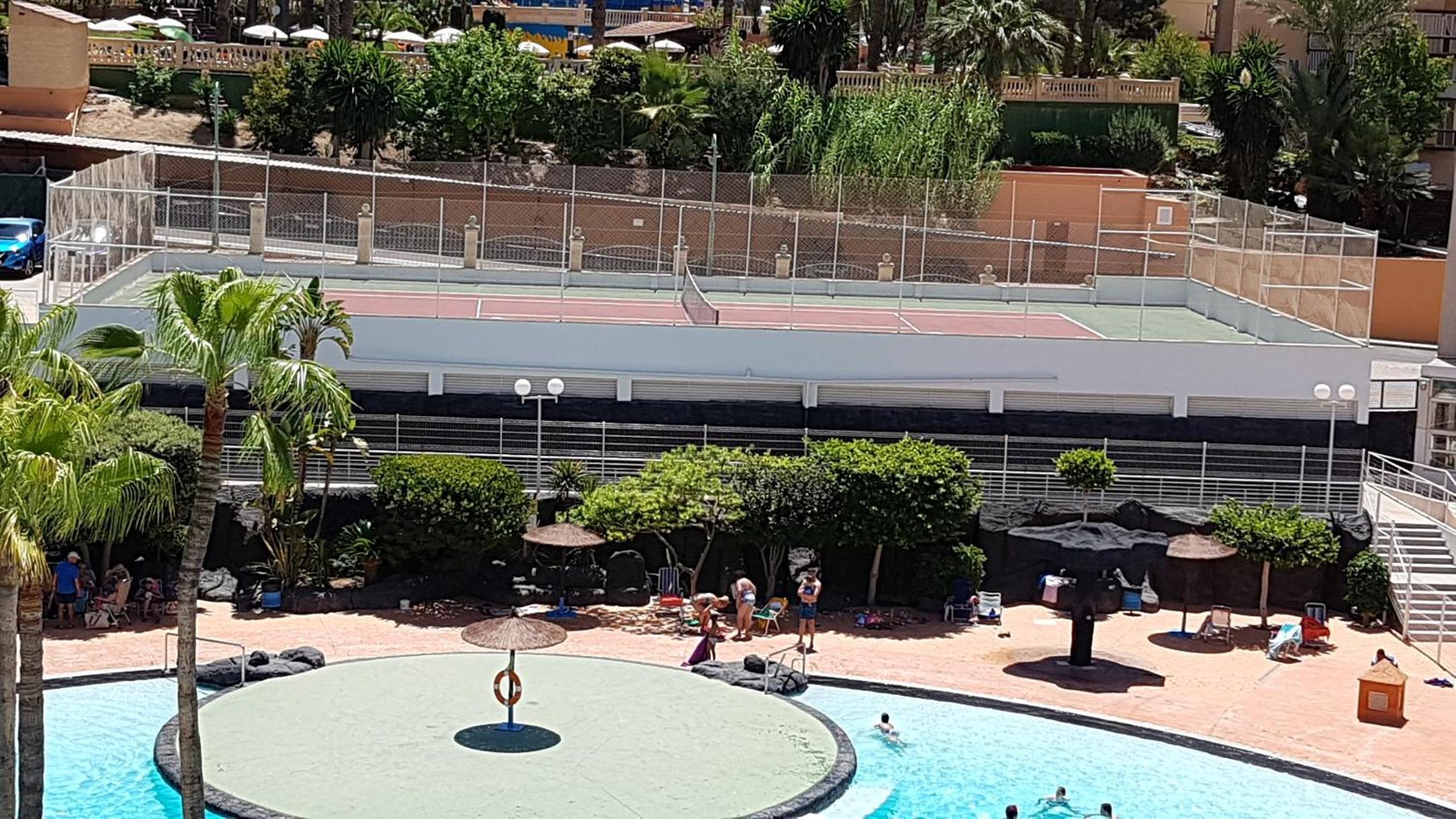 Ideal familias en urbanización de lujo a 600m de la playa Levante con Wifi, AC y Parking view 5