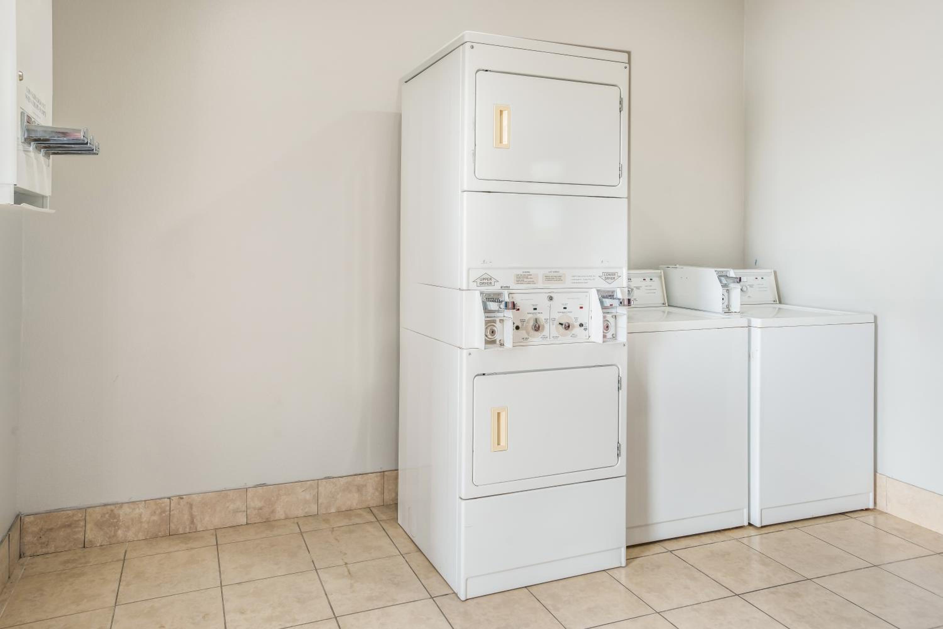 Lake Charles Vacations - Red Roof Inn Suites Lake Charles - Property Image 19