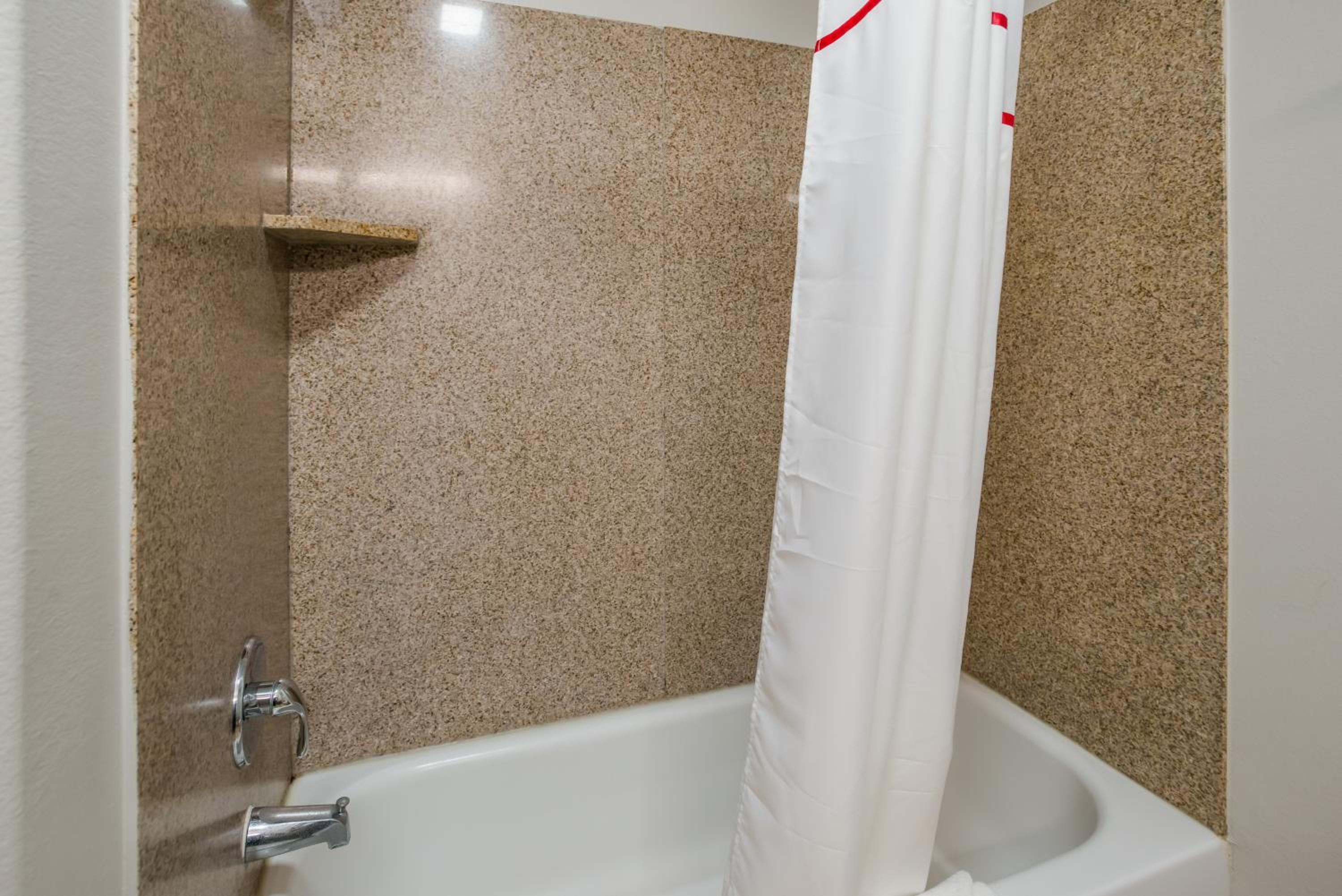 Lake Charles Vacations - Red Roof Inn Suites Lake Charles - Property Image 38