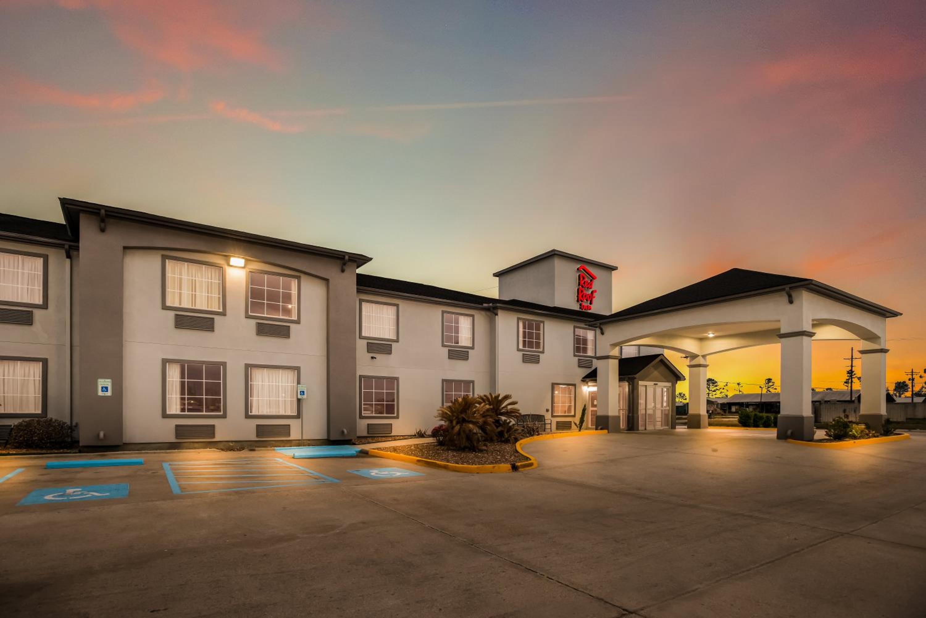 Lake Charles Vacations - Red Roof Inn  Suites Lake Charles - Property Image 9