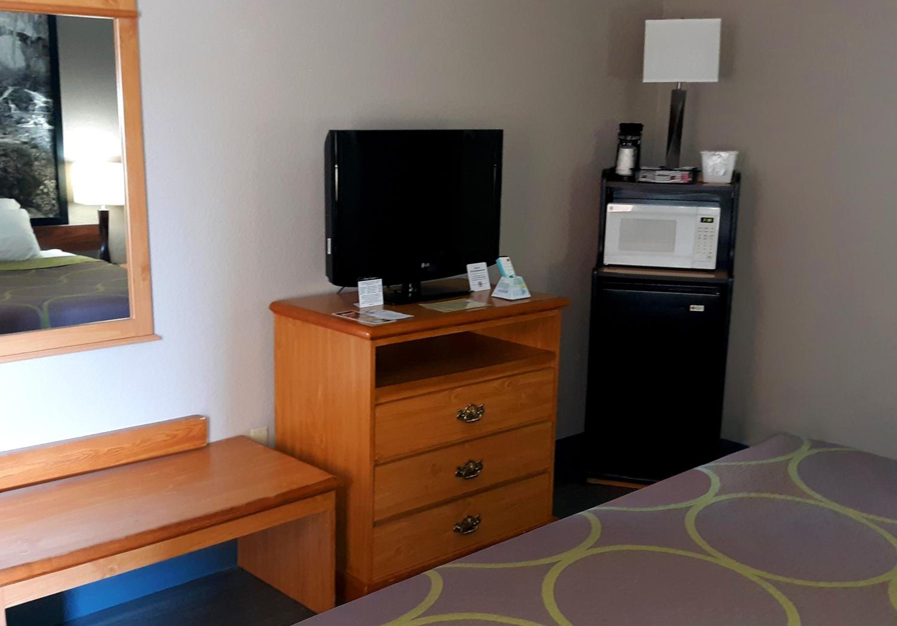 Super 8 by Wyndham Fort Chiswell Wytheville Area - Property Image 24