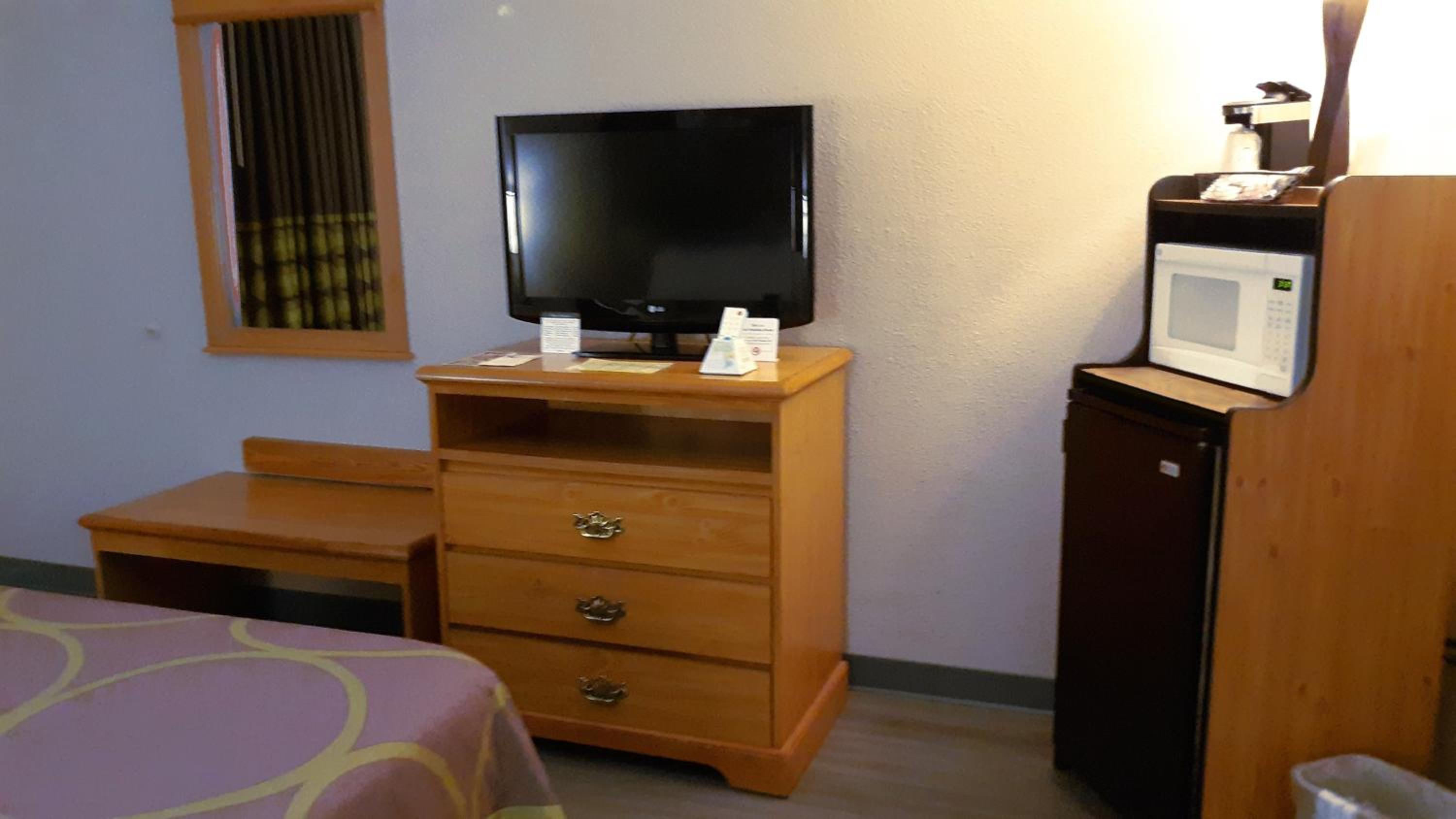Super 8 by Wyndham Fort Chiswell Wytheville Area - Property Image 23