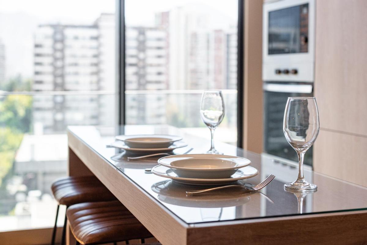 Uptown Luxe - Studio, Parking, Wifi, Pool & Metro