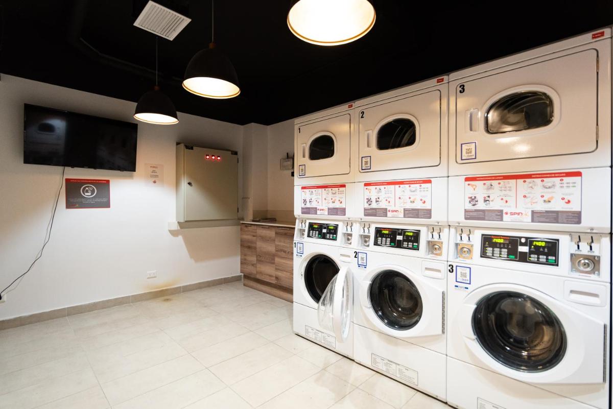 Uptown Luxe - Studio, Parking, Wifi, Pool & Metro