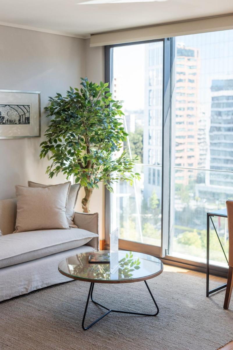 Uptown Luxe - Studio, Parking, Wifi, Pool & Metro