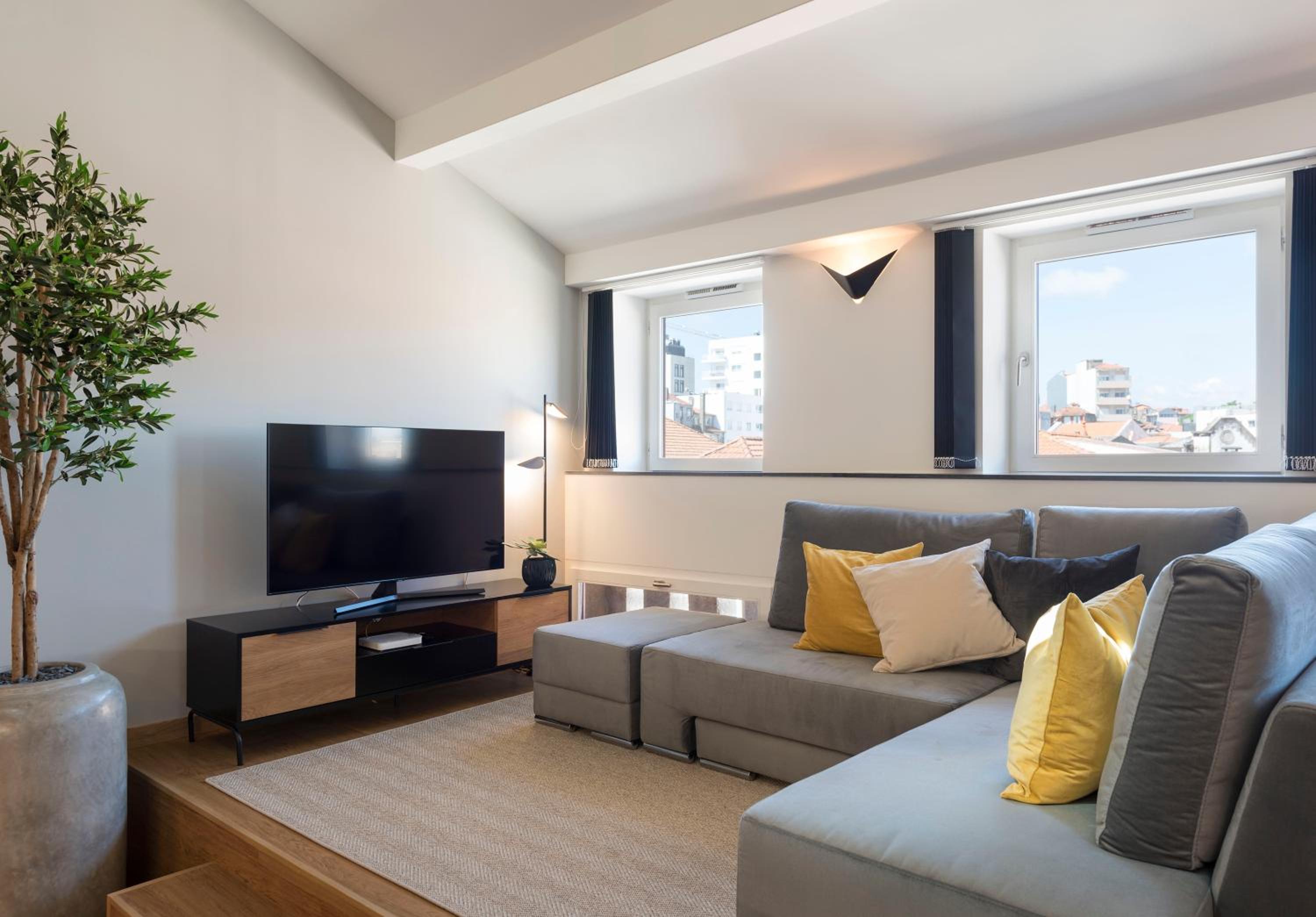 Modern Loft with AC in Downtown Porto by LovelyStay view 4