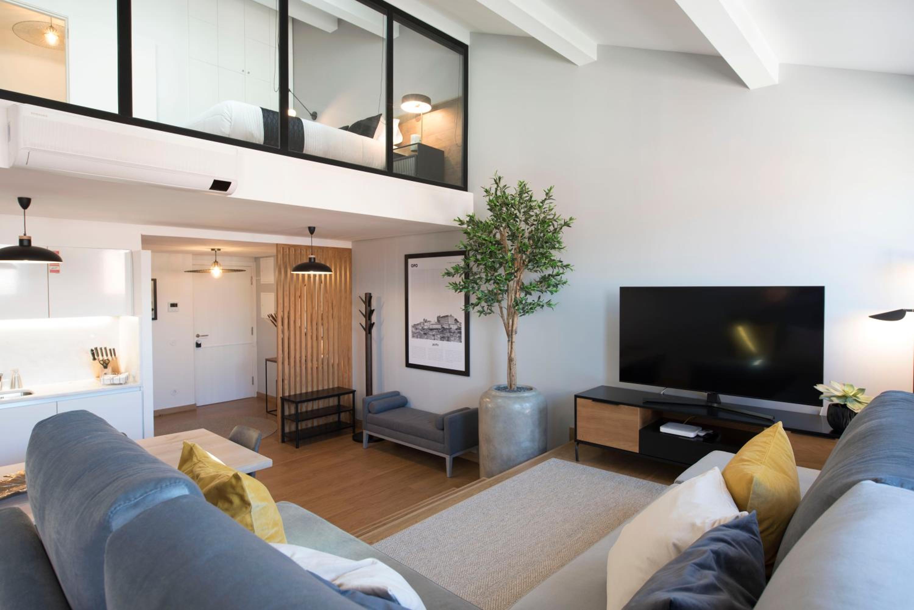 Modern Loft with AC in Downtown Porto by LovelyStay view 5