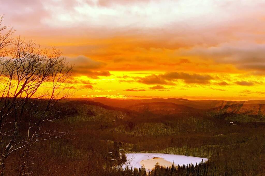 Ski-in/Car-out, HOT TUB with Amazing sunset view