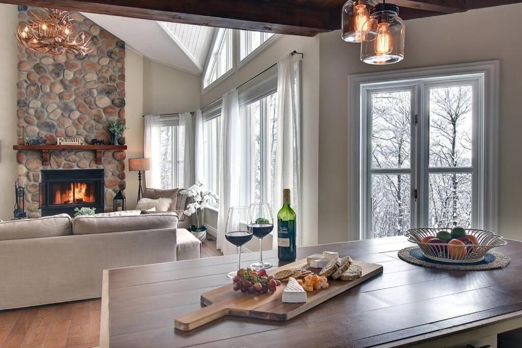 Ski-in/Car-out, HOT TUB with Amazing sunset view