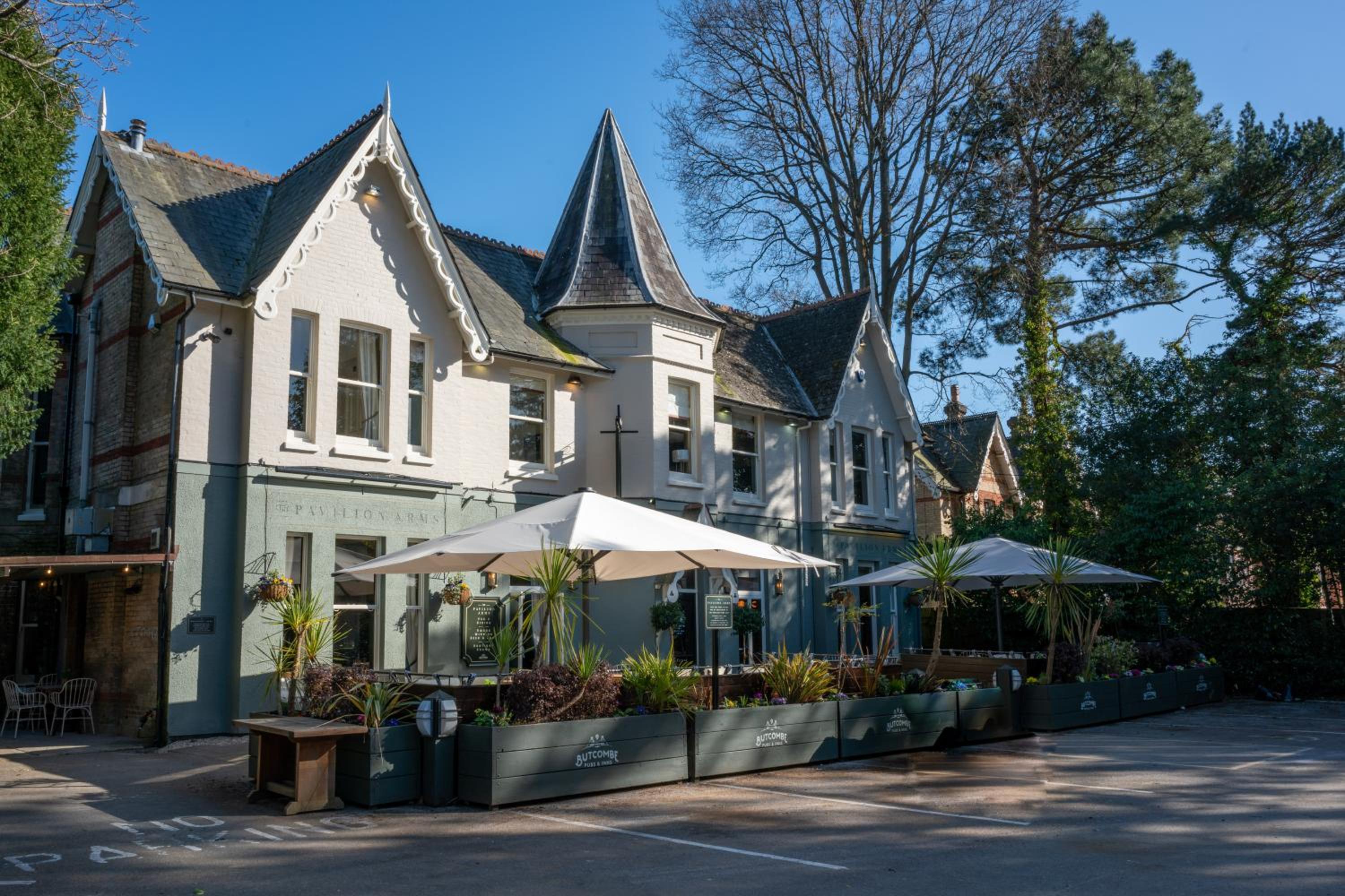 Hotel The Pavilion Arms - Image 1