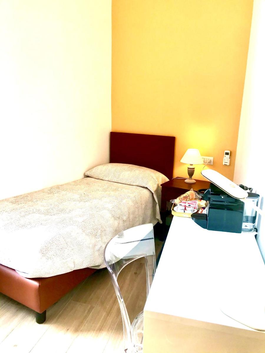 agorà singola con bagno privato adiacente