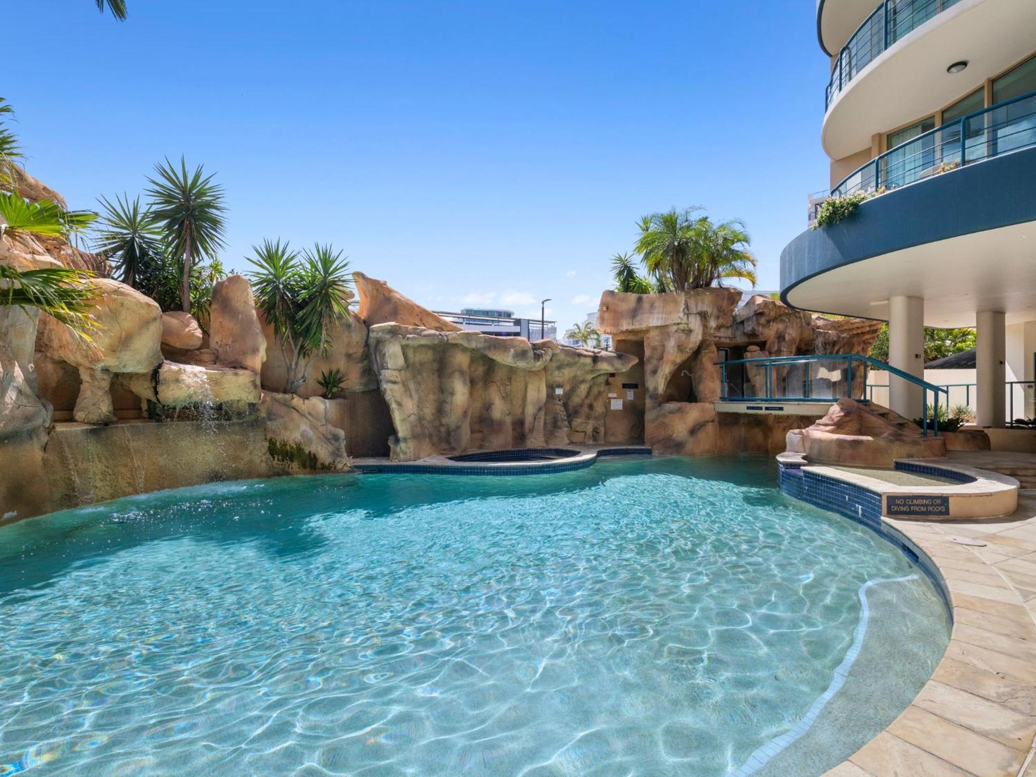 Top Floor Beachside Apartment in the Heart of Mooloolaba view 3