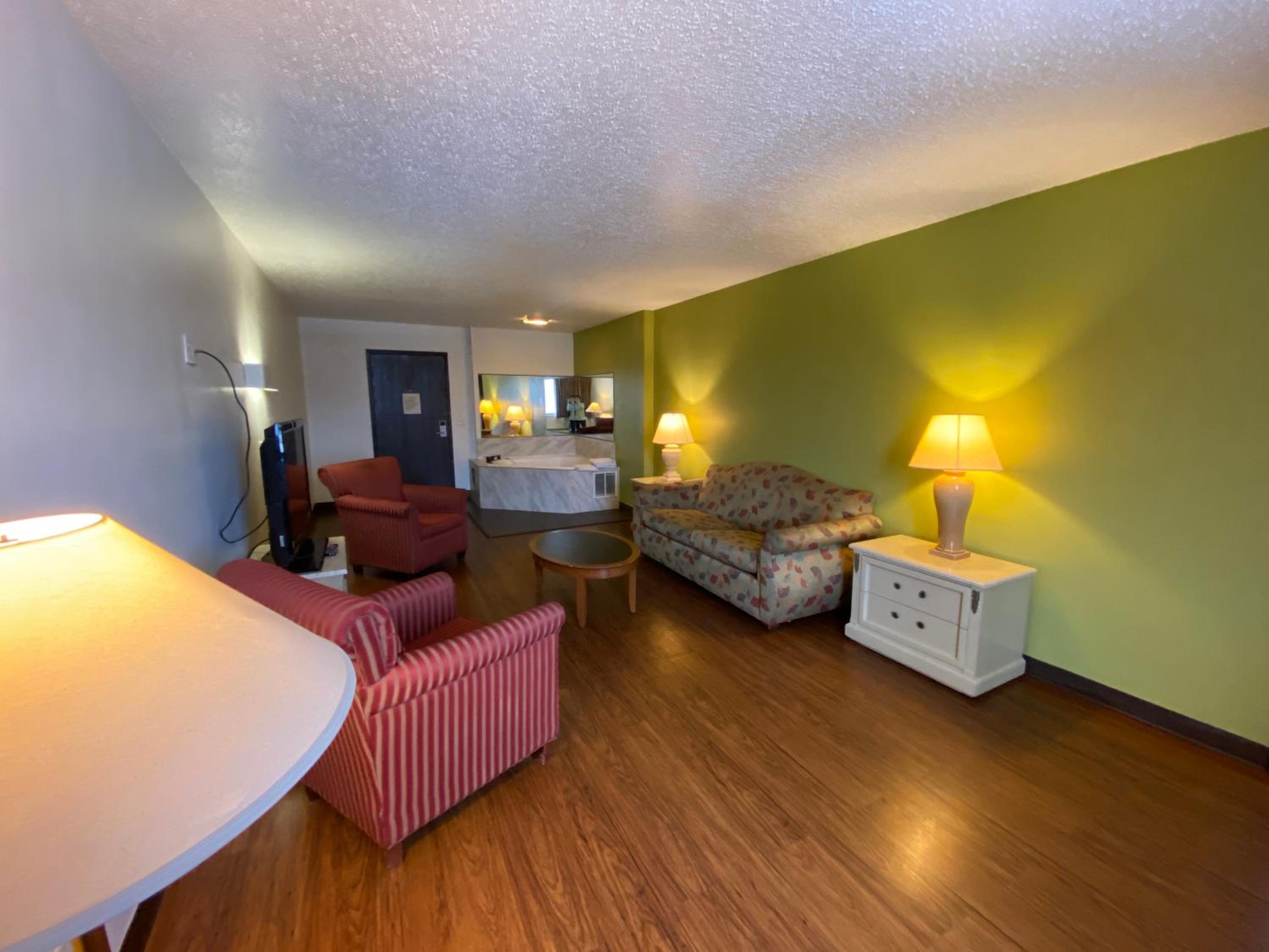 Skylight Inn Willoughby - Cleveland Mentor 4