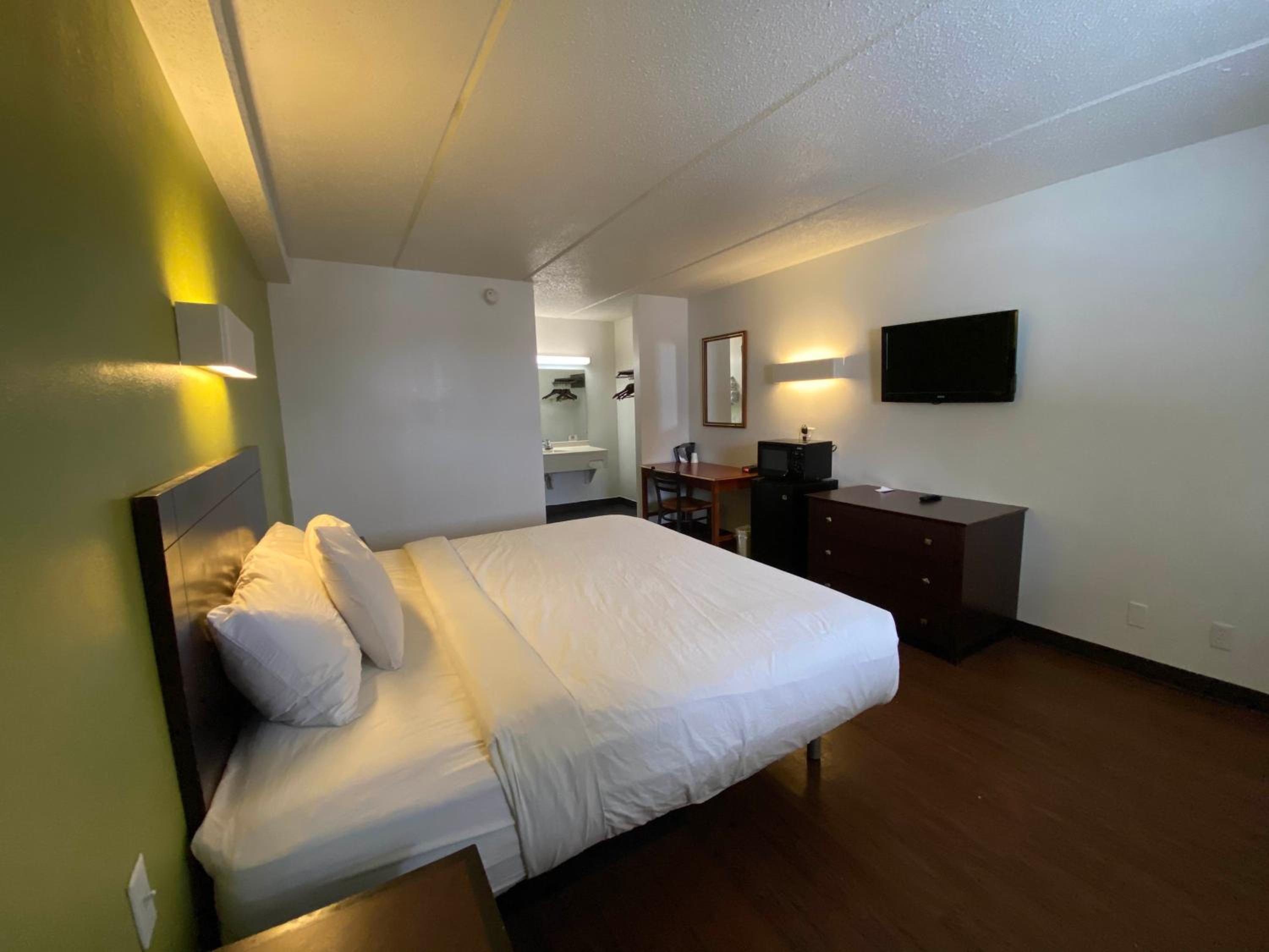 Skylight Inn Willoughby - Cleveland Mentor 2