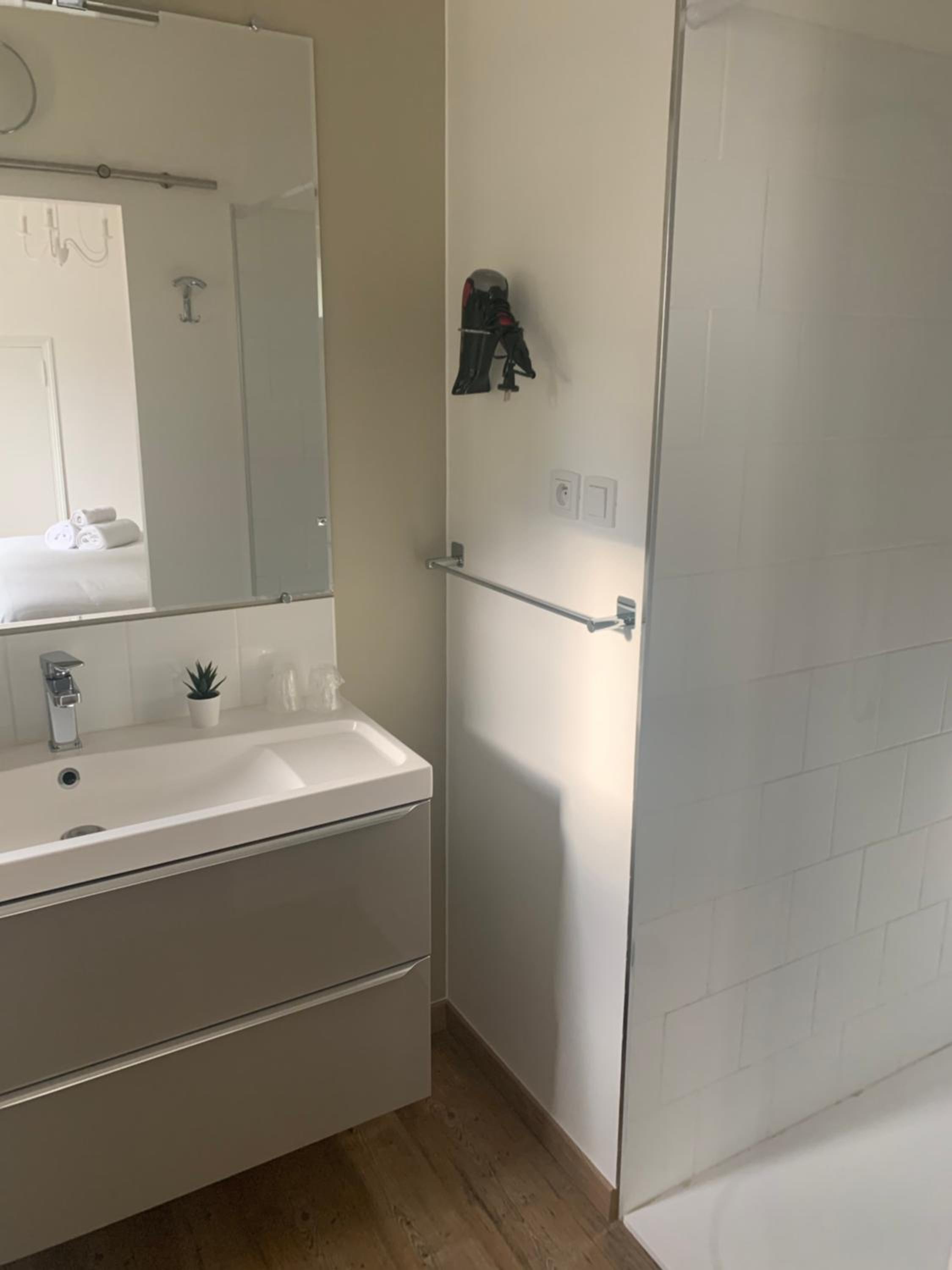 Le Patio, chambres d hôtes pour adultes en Camargue, possibilité de naturisme à la piscine,, photo 36