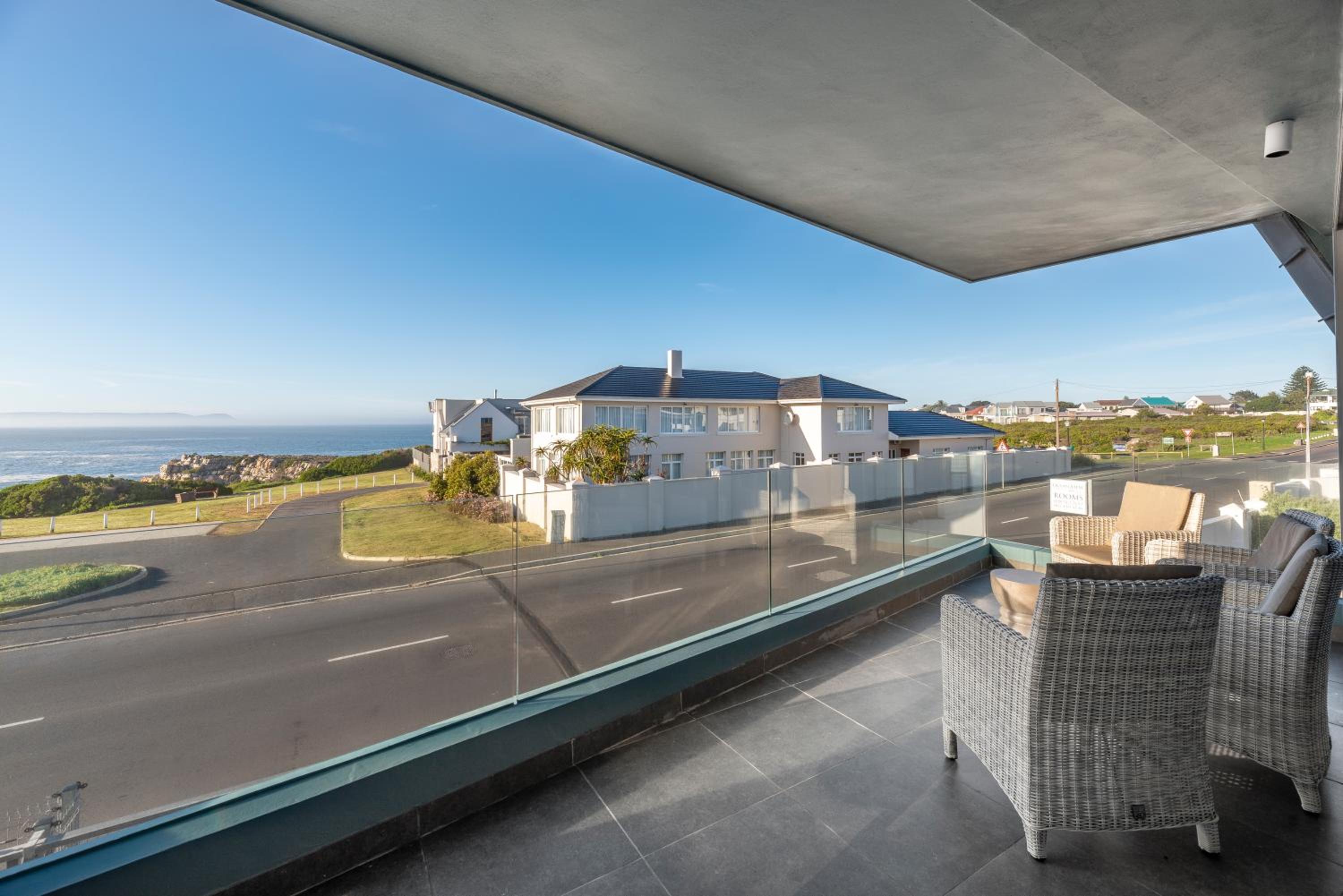 17 Marine - 2 Bedroom - Sea View - Apt 101a view 5