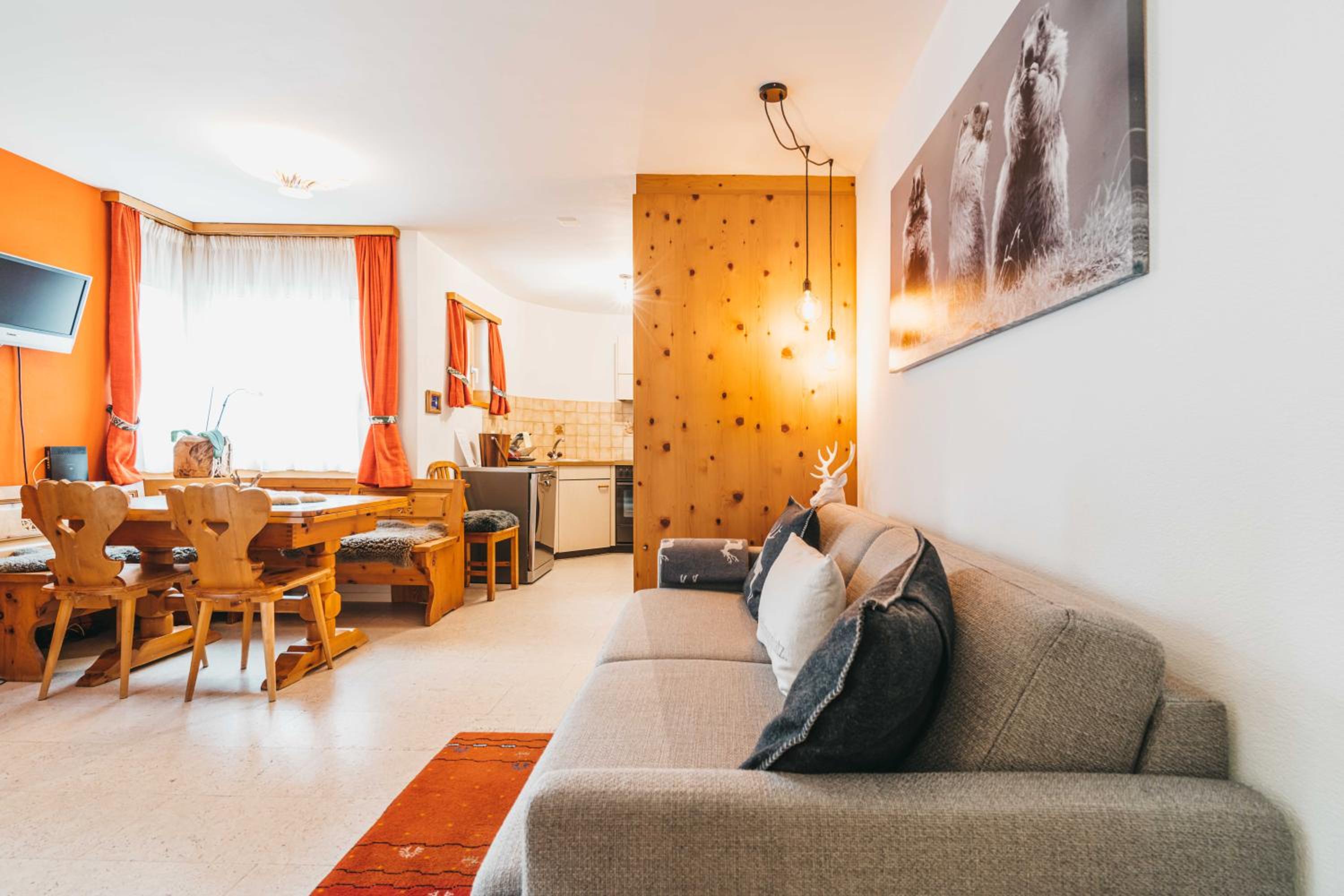 Charming 4 bed flat in Flims view 2