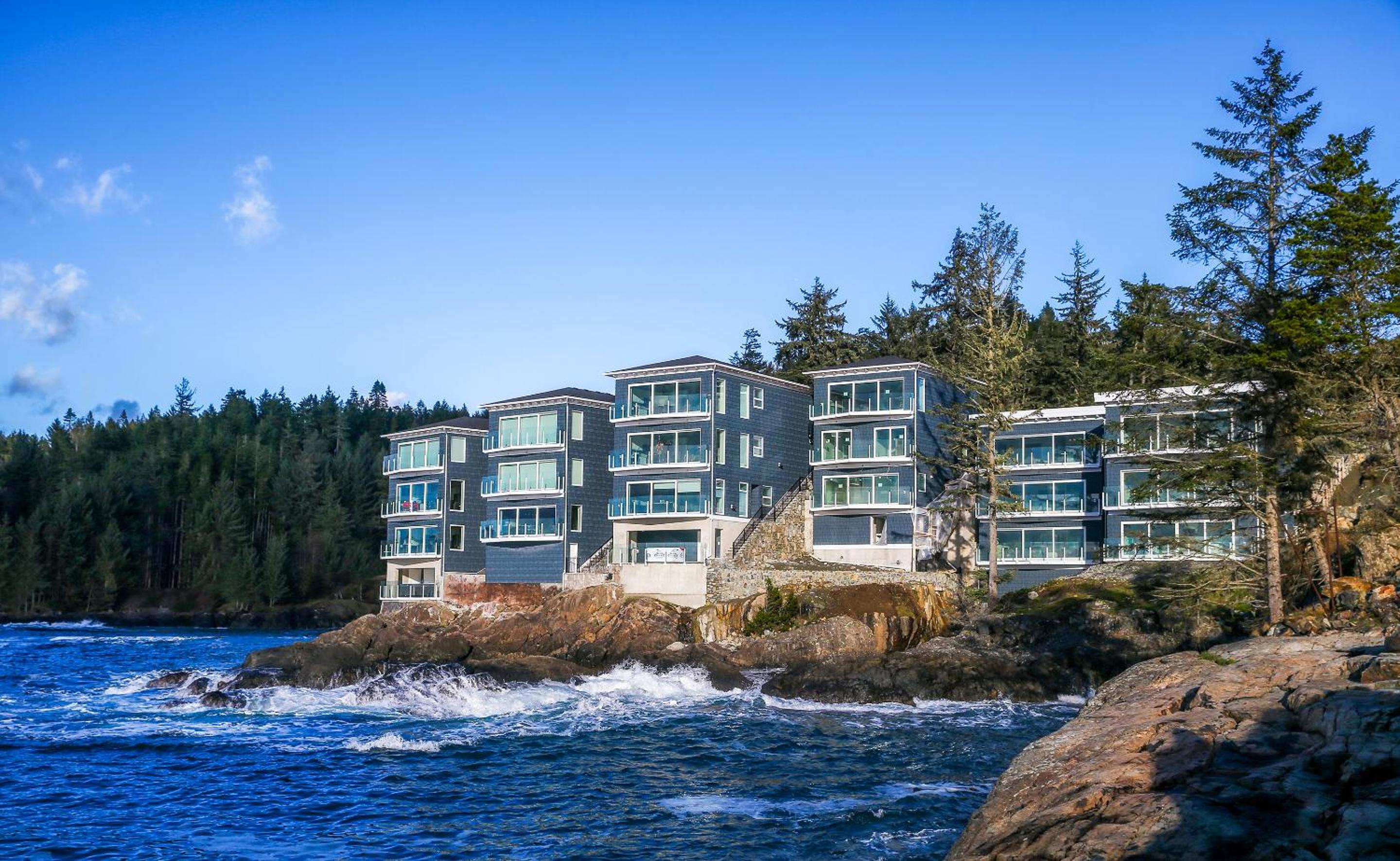 Sooke Vacations - SookePoint Ocean Cottage Resort - Property Image 1