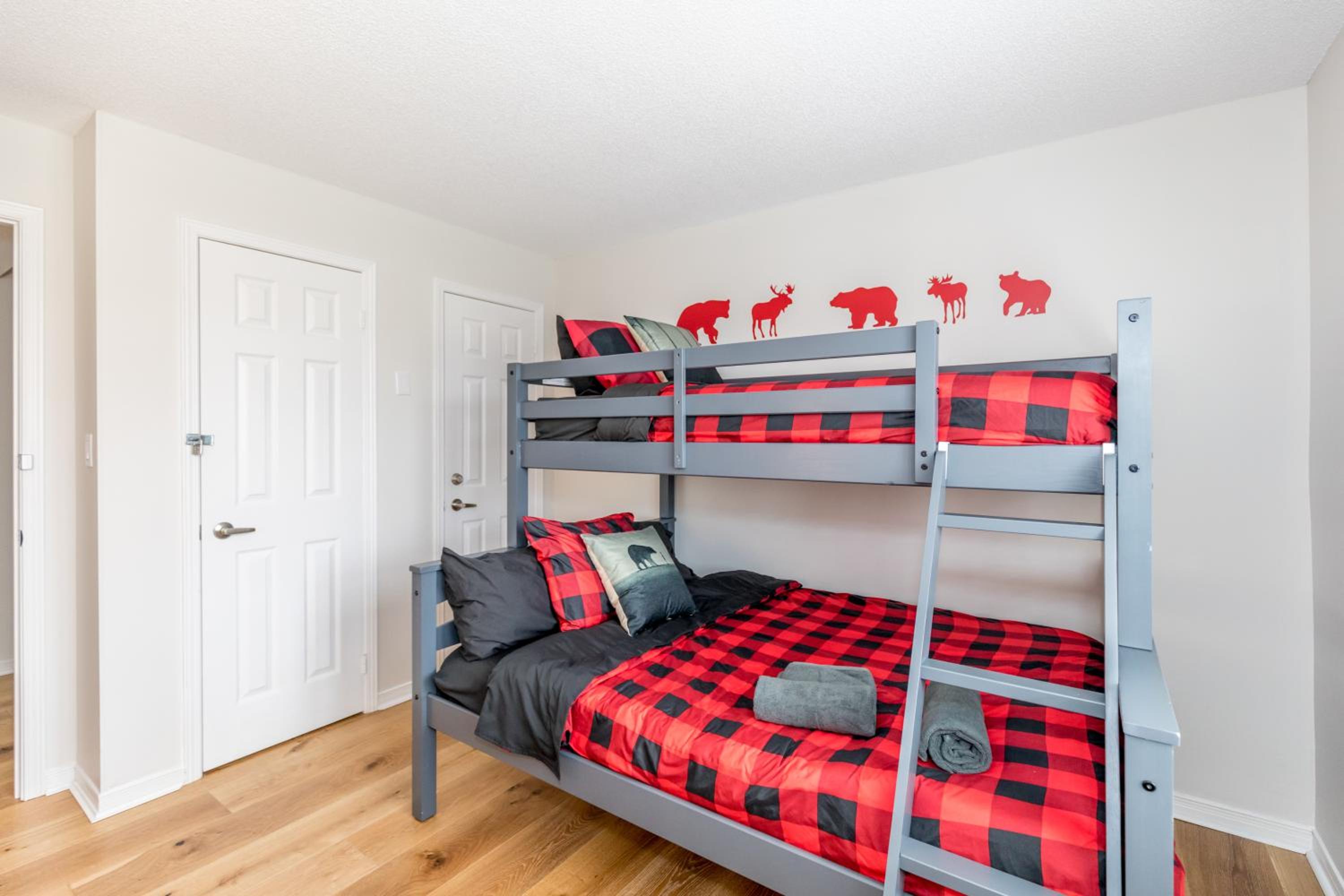 Stunning Townhouse - 3 BDRM Blue Mountain Village Sauna!