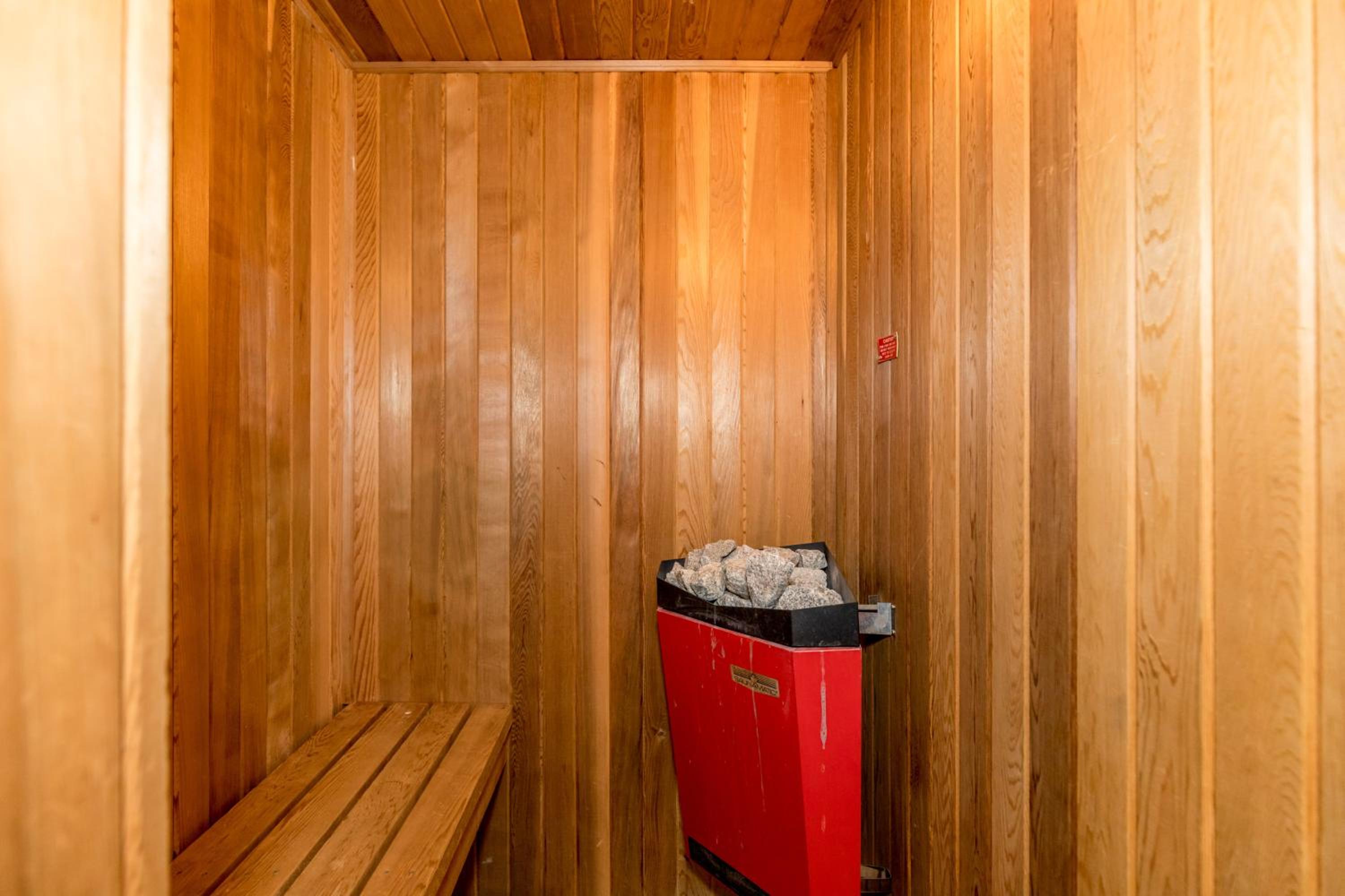 Stunning Townhouse - 3 BDRM Blue Mountain Village Sauna!