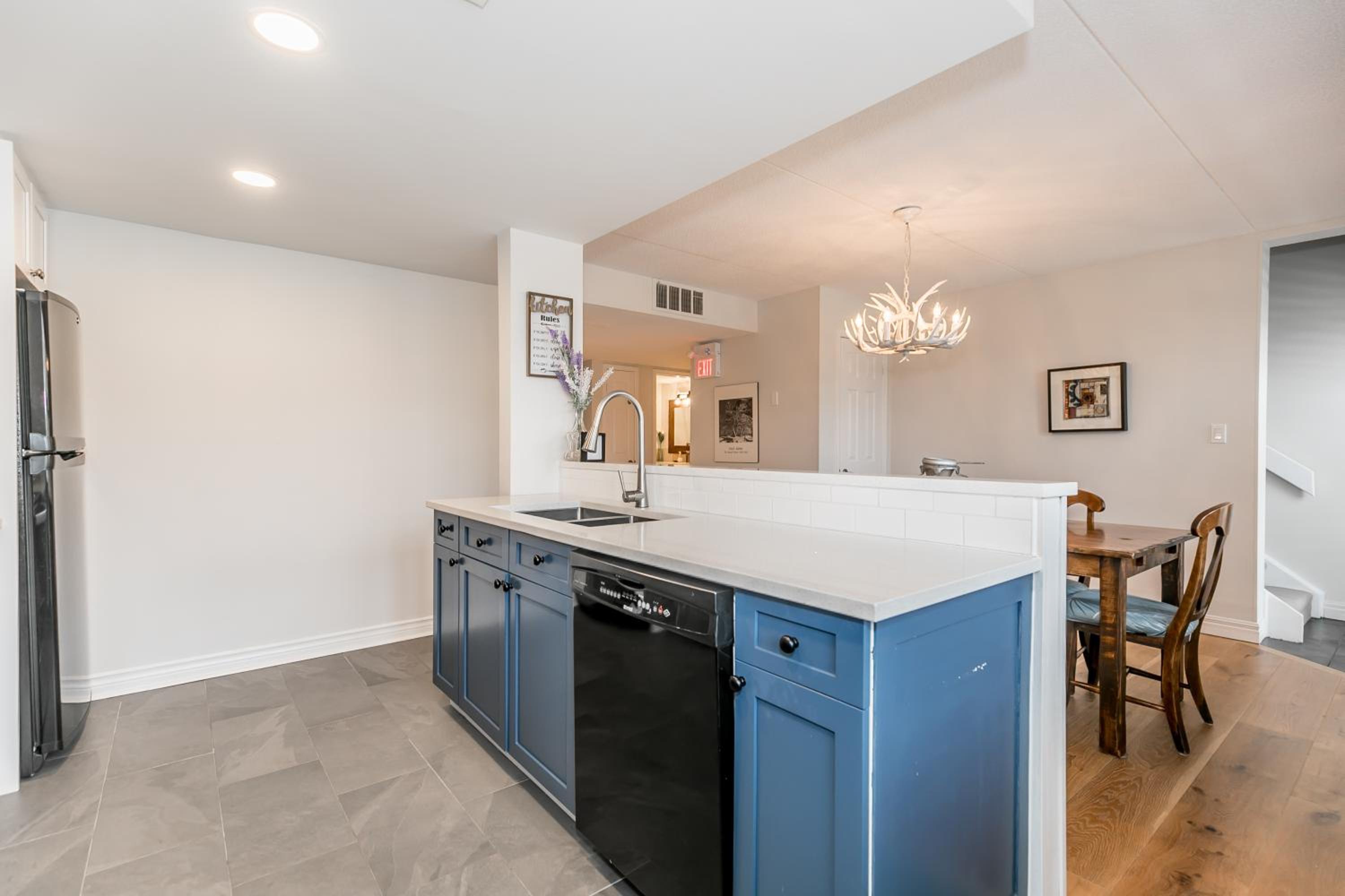 Stunning Townhouse - 3 BDRM Blue Mountain Village Sauna!