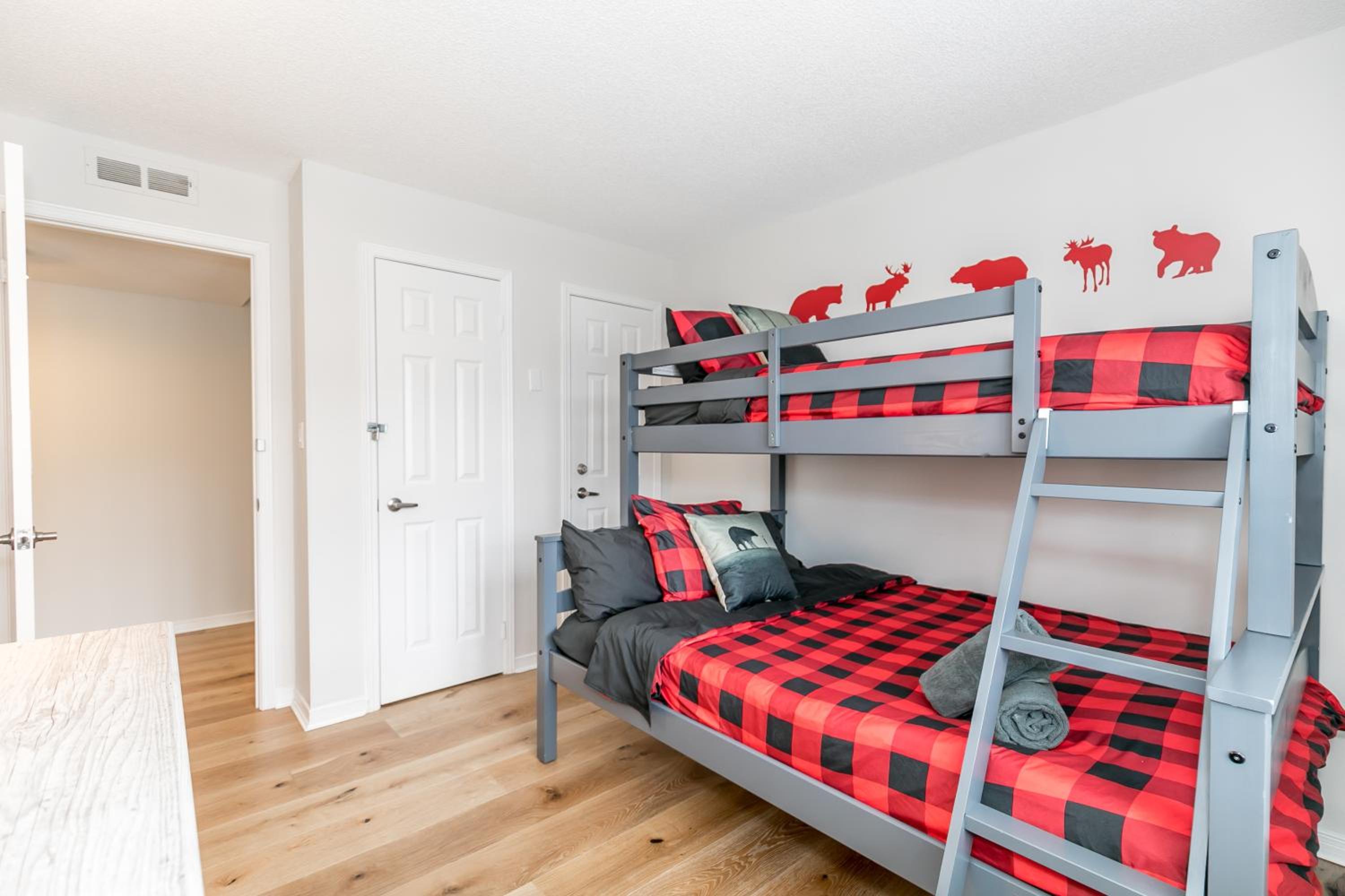 Stunning Townhouse - 3 BDRM Blue Mountain Village Sauna!