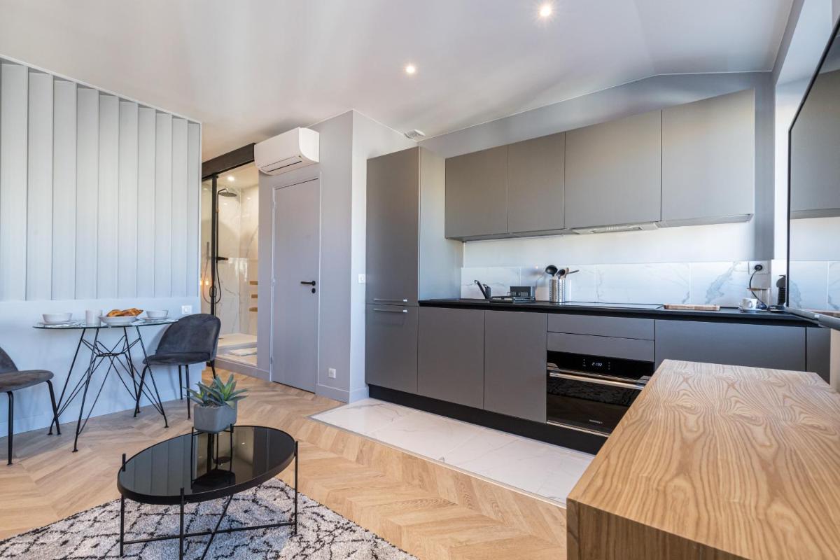 SMARTBNB - Dernier etage Ascenseur - 1 min Plage et Zone Pietonne view 3