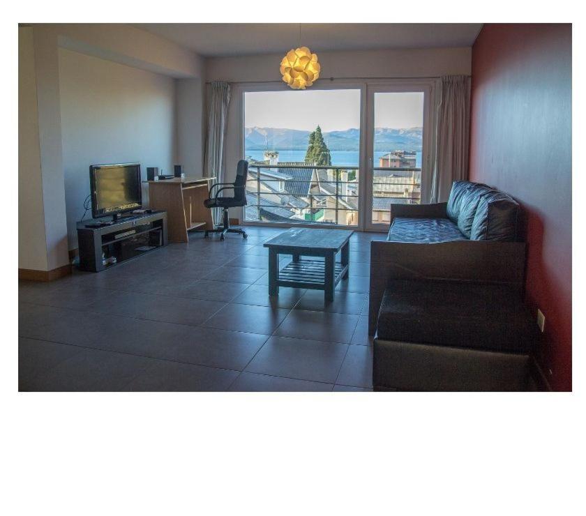MODERNO DEPARTAMENTO CON VISTA AL LAGO