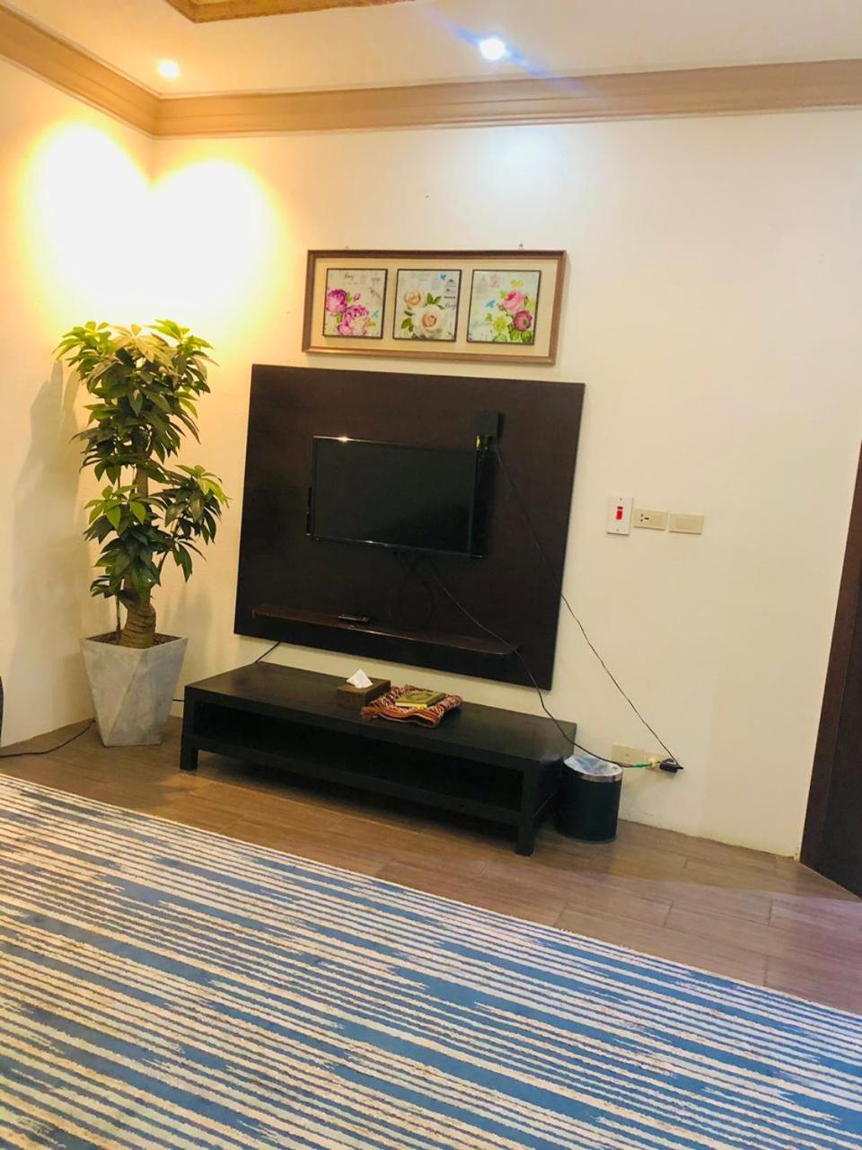 Al Dana Plaza Villas