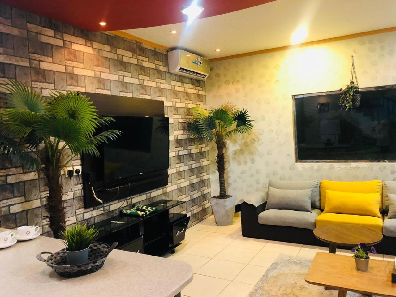 Al Dana Plaza Villas