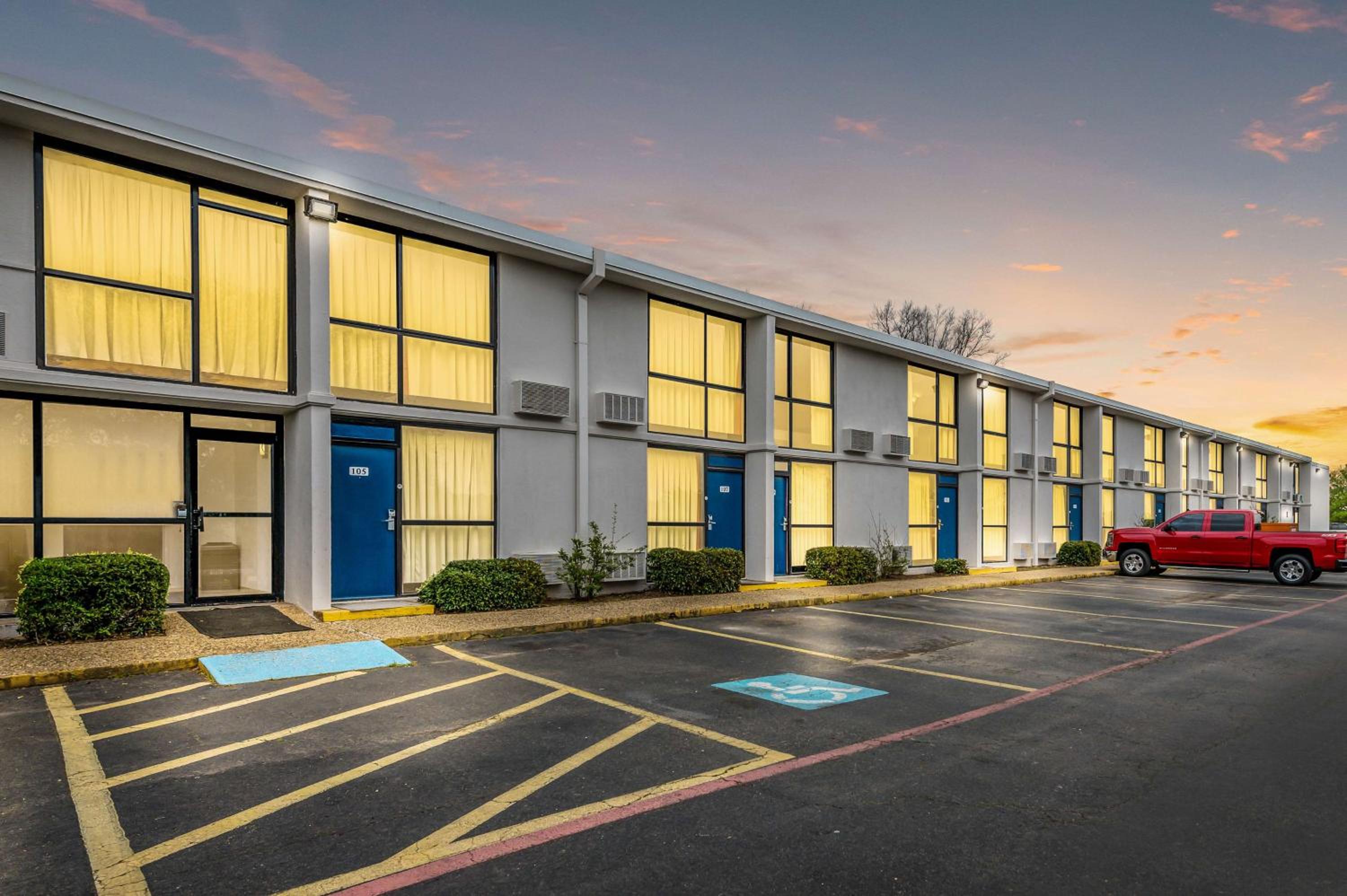 Motel 6-Henderson, TX - Image 5