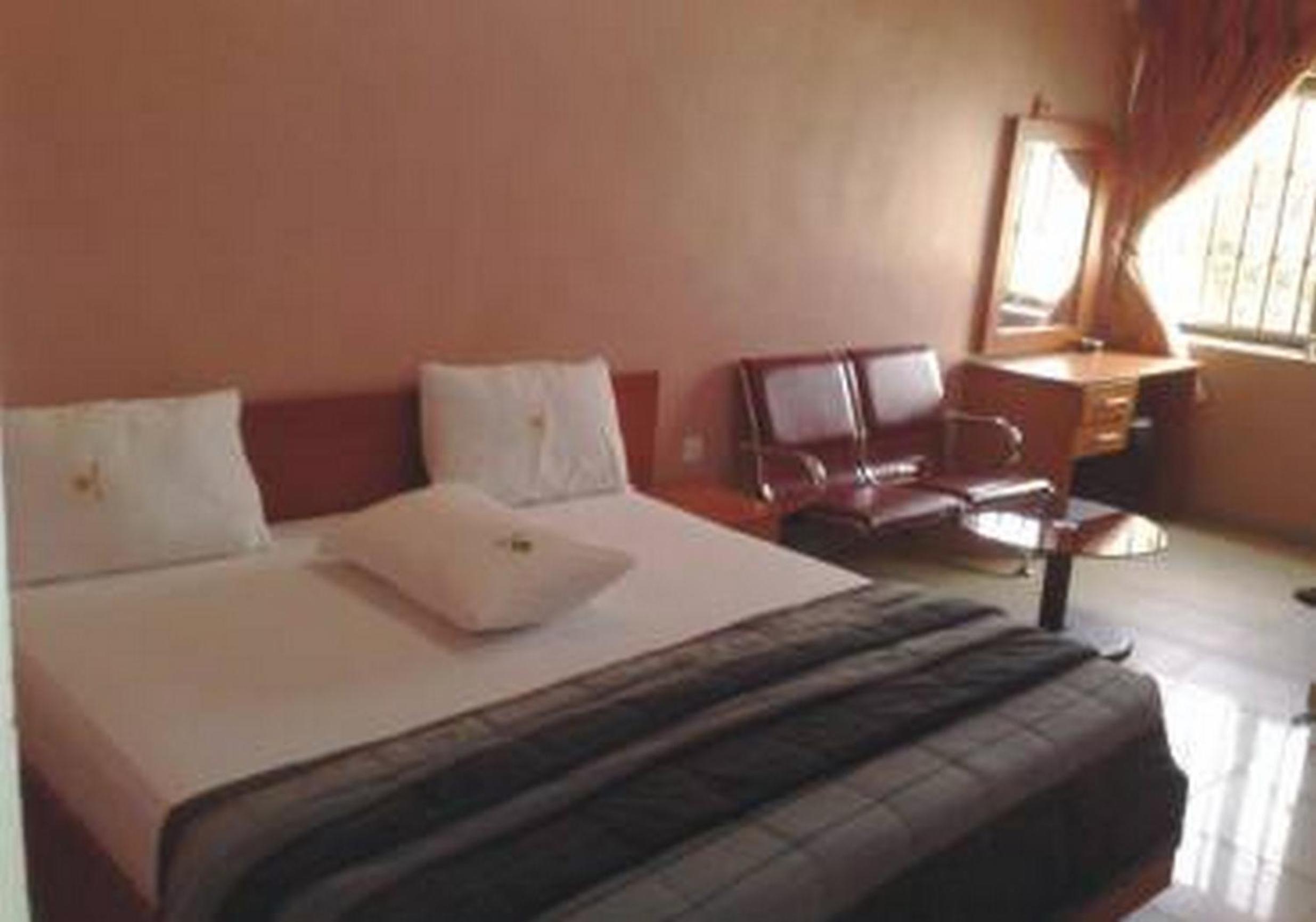 Londa Hotel and Suites-Guest Room view 3