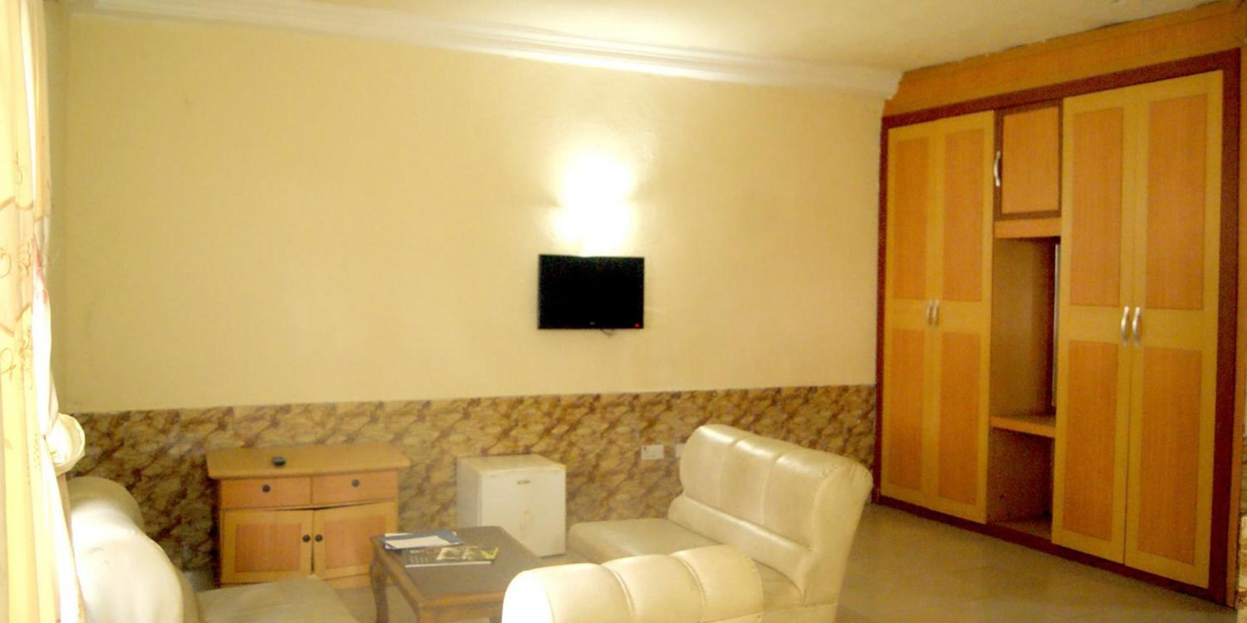 Tiffany Hotels And Towers - Guest Room
