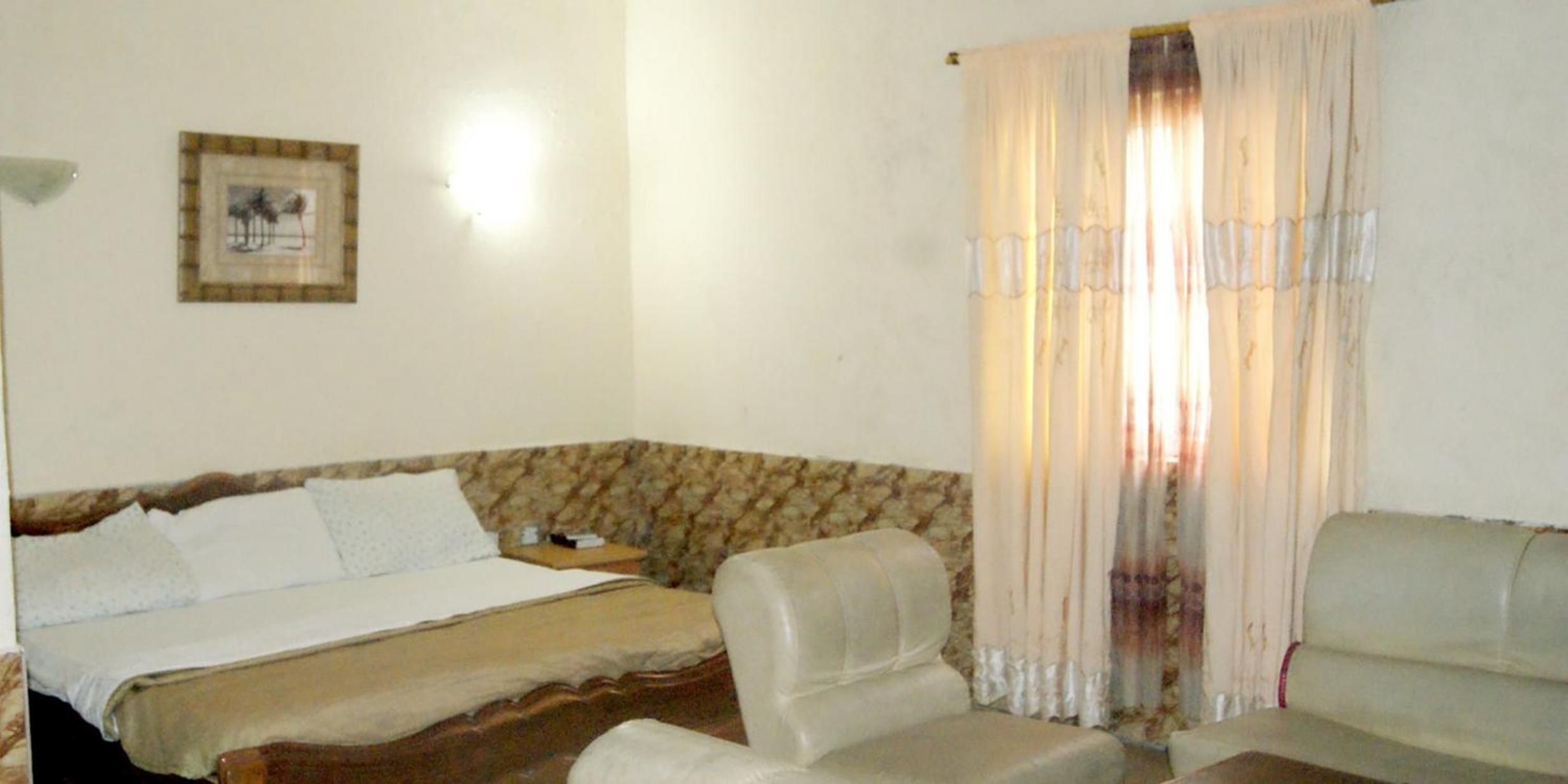 Tiffany Hotels And Towers - Guest Room