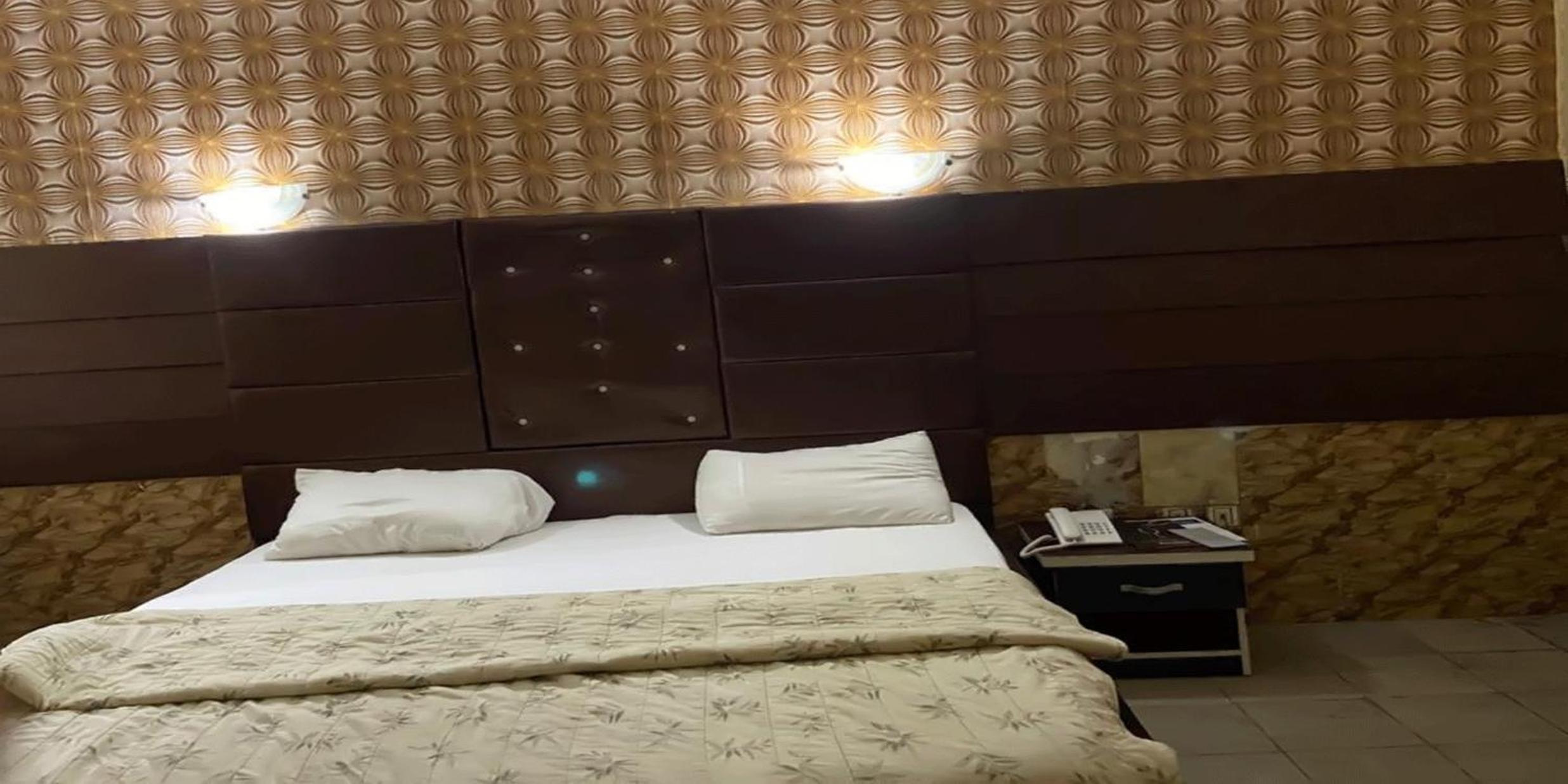 Tiffany Hotels And Towers - Guest Room