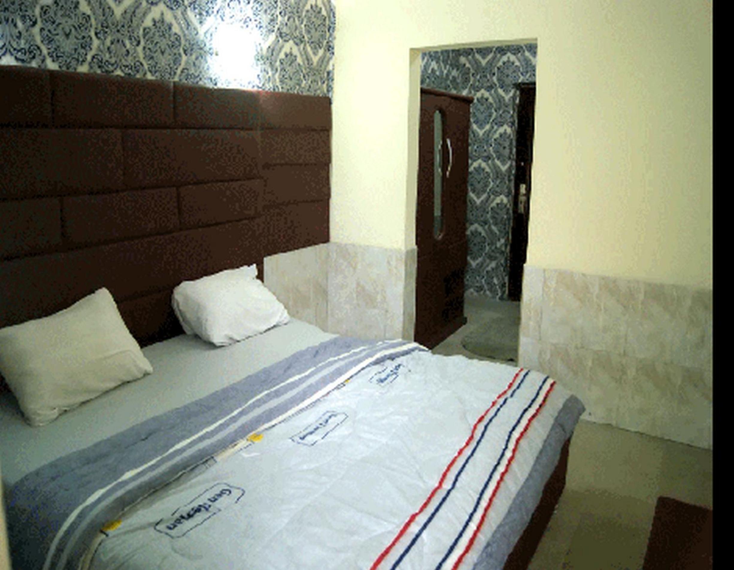 Tiffany Hotels And Towers - Guest Room