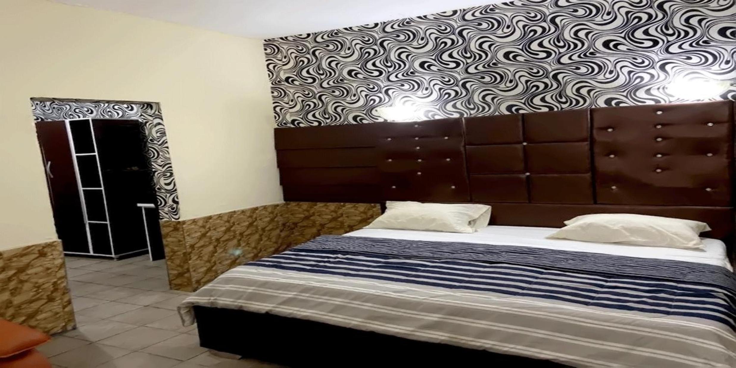 Tiffany Hotels And Towers - Guest Room