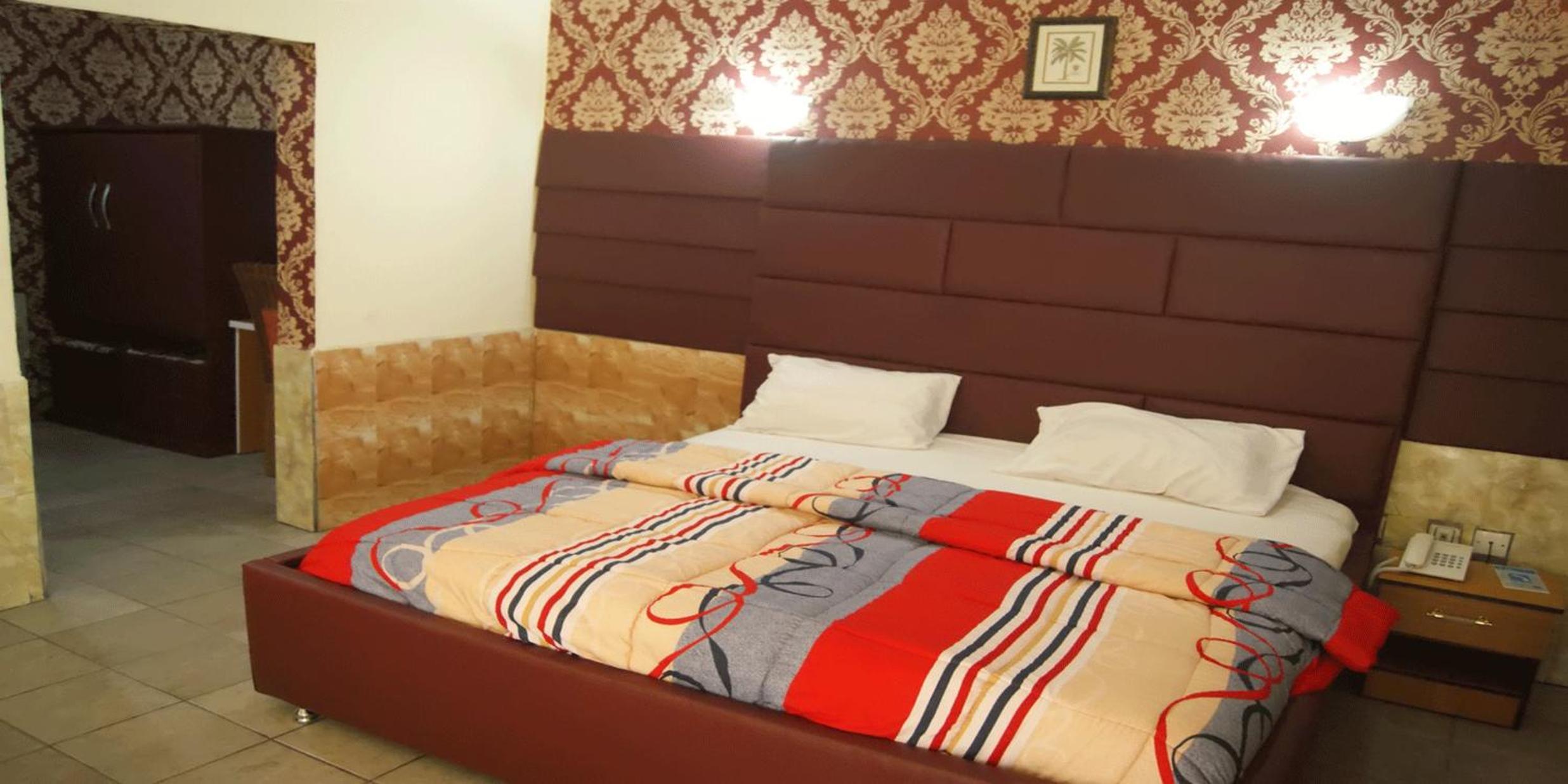 Tiffany Hotels And Towers - Guest Room