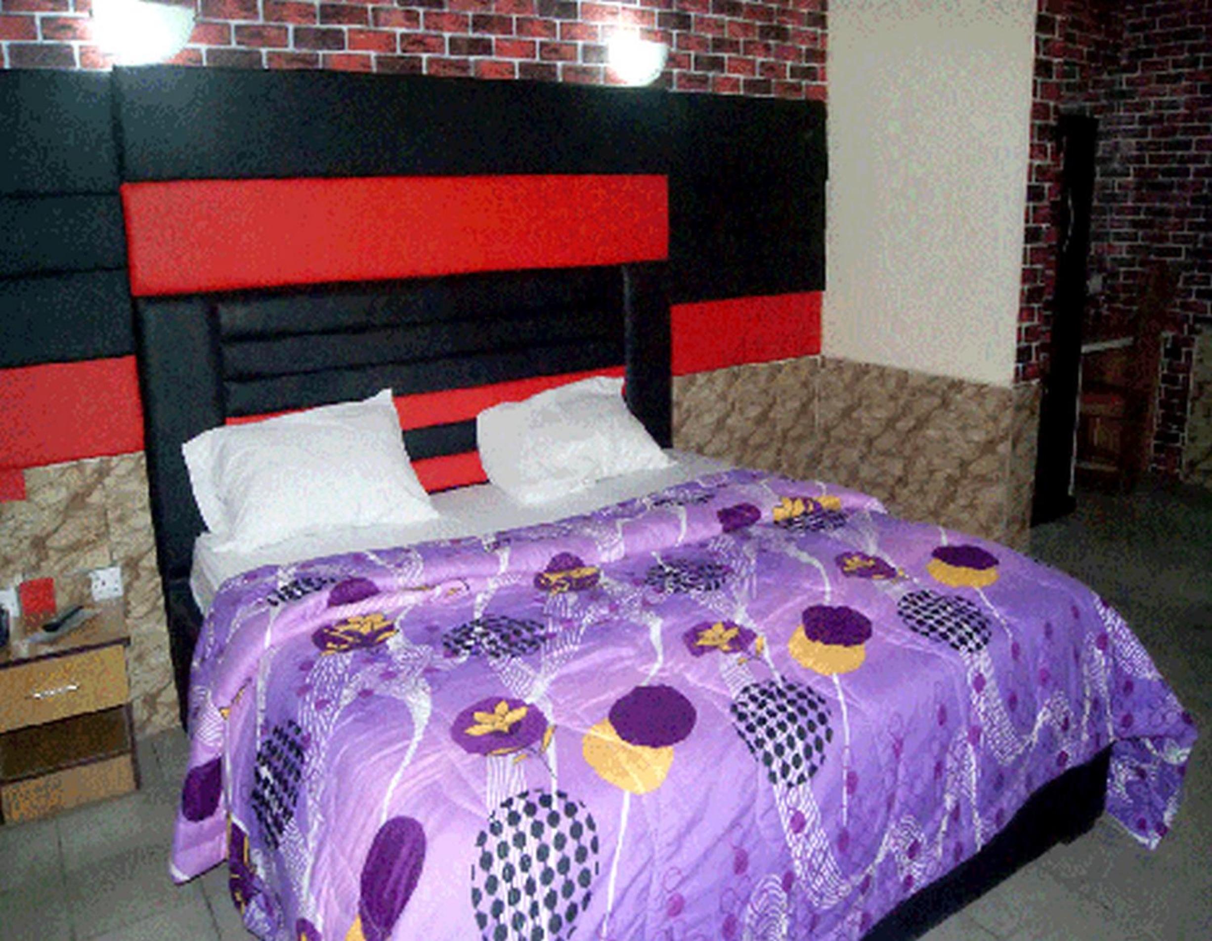 Tiffany Hotels And Towers - Guest Room