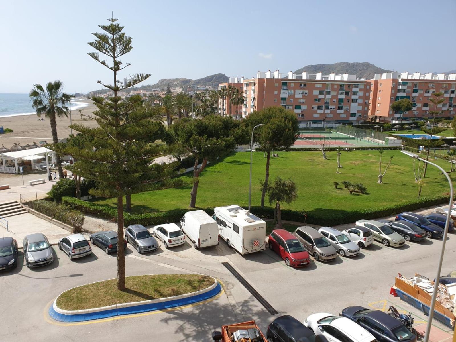 Bonito apartamento en primera línea de playa view 2