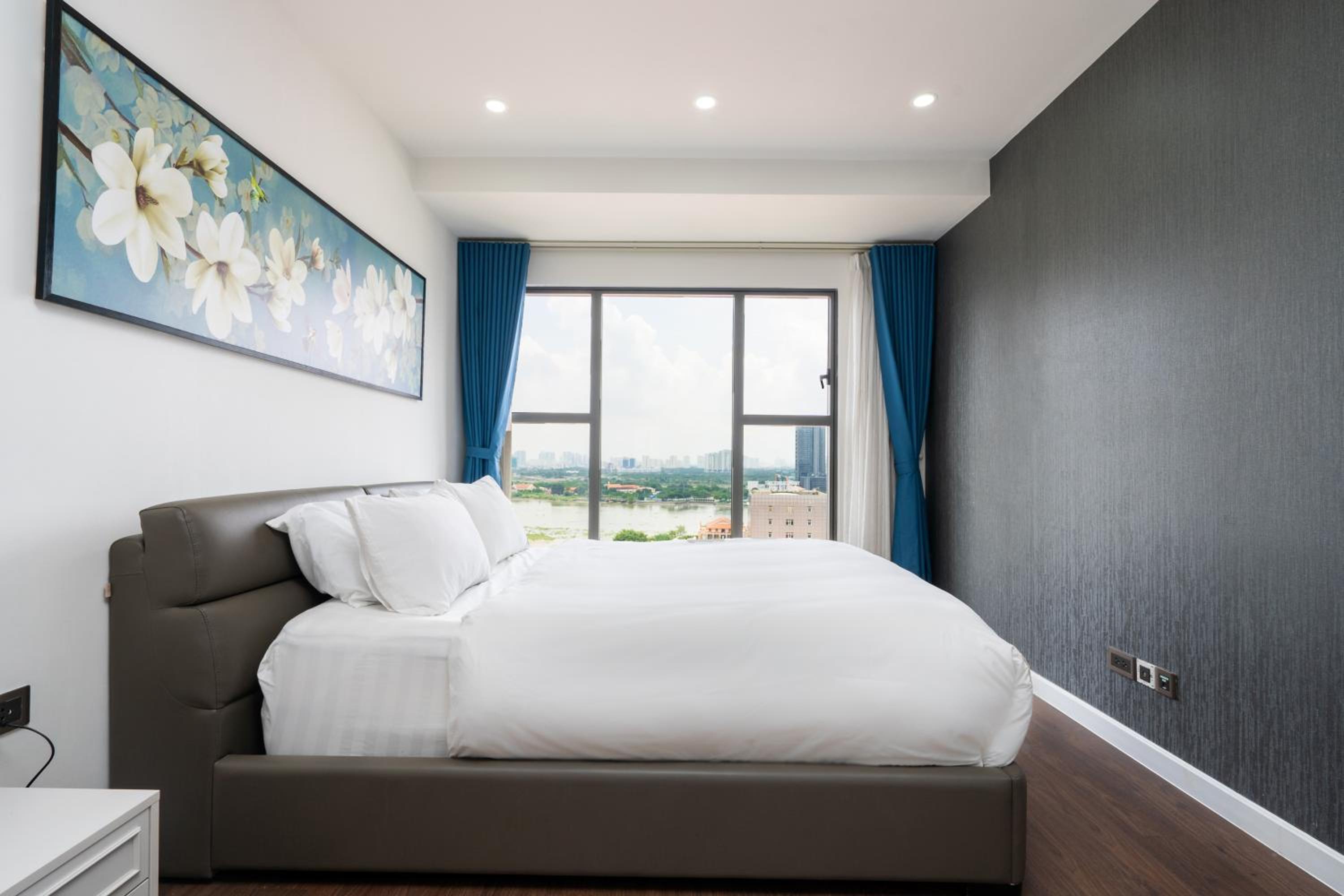 Saigon Royal Apartment 2 bedroom in center