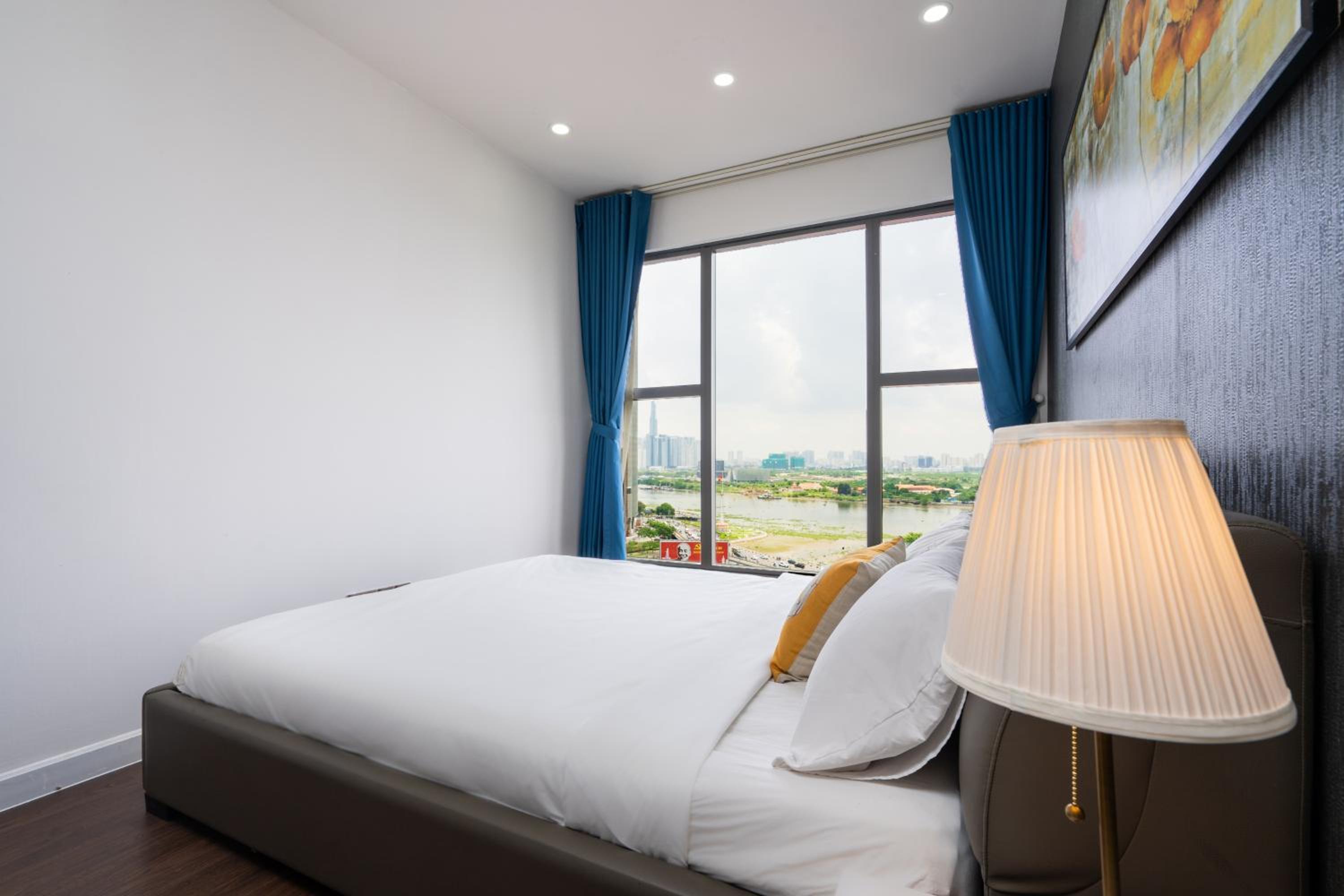 Saigon Royal Apartment 2 bedroom in center