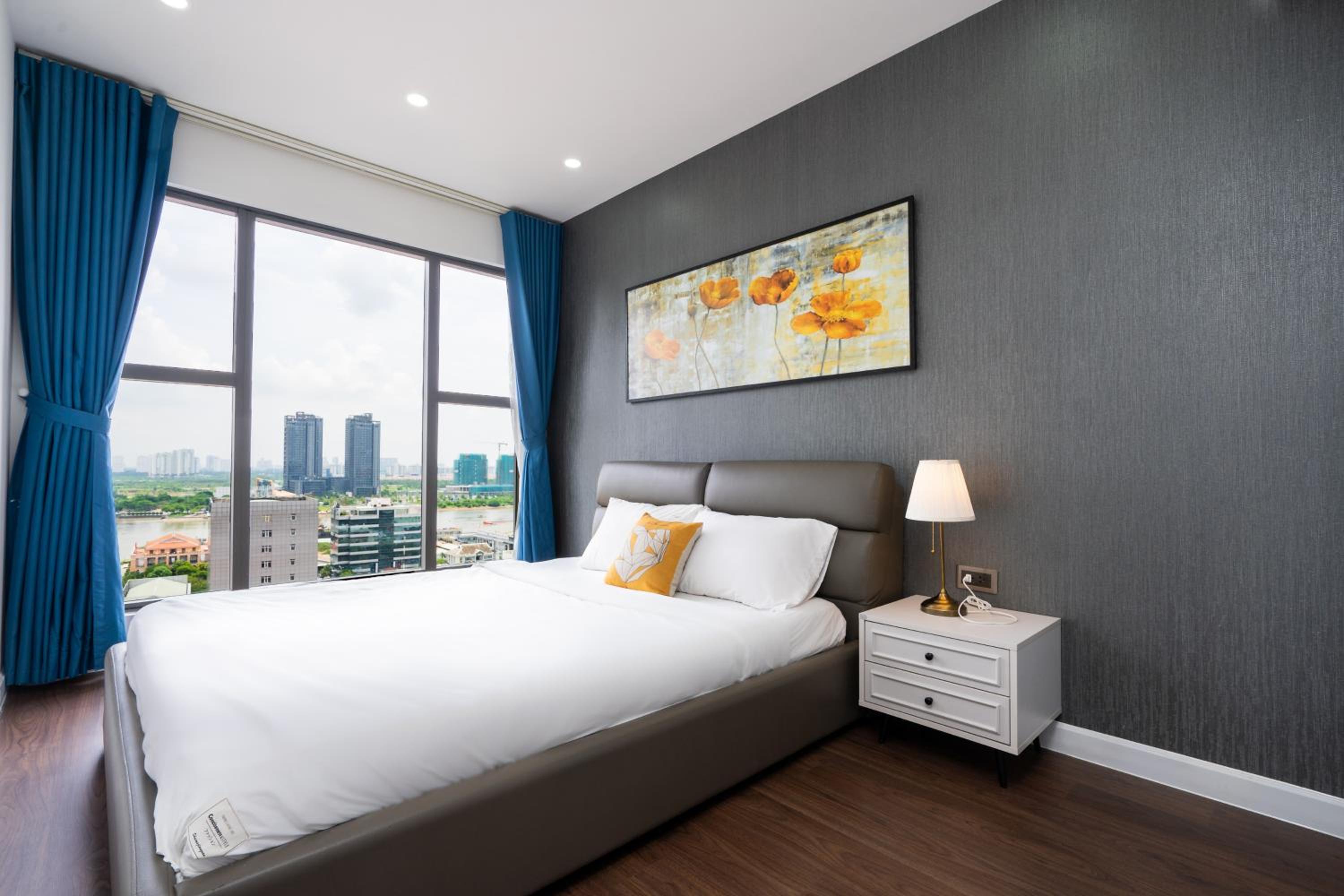 Saigon Royal Apartment 2 bedroom in center
