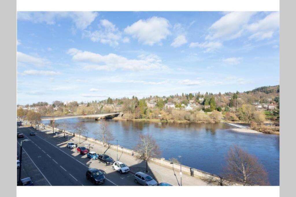 Stunning 2 Bedroom River View Apartment