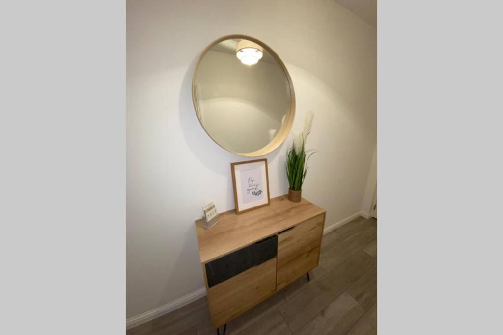 Stunning 2 Bedroom River View Apartment