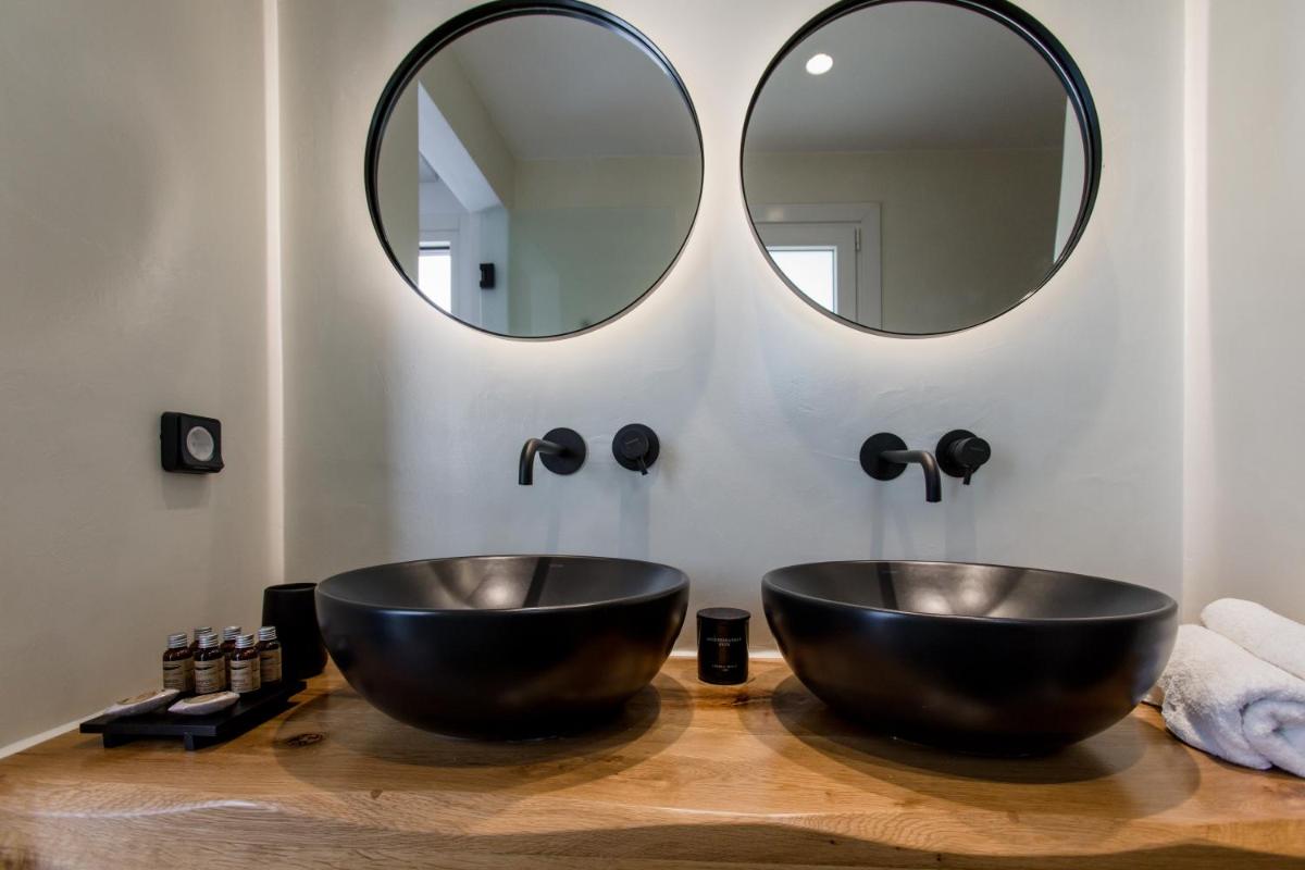 Rodillo Apartments en Plaka — bathroom