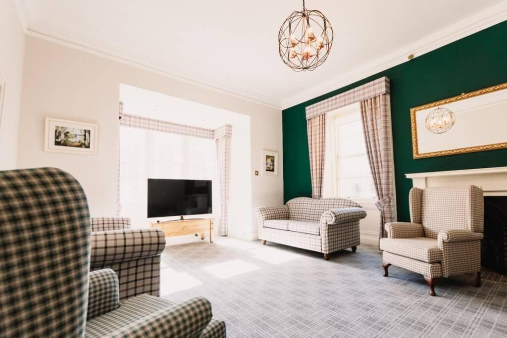 Wallace Apartment - A unique apartment in countryside park with WIFI and access to bar and pool view 5