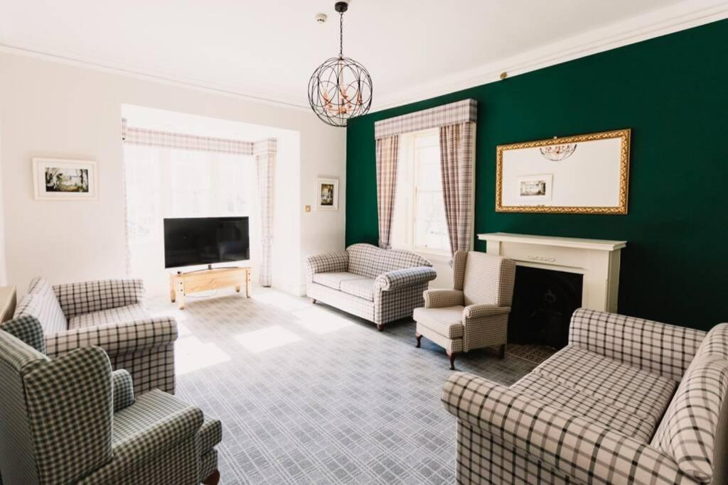 Wallace Apartment - A unique apartment in countryside park with WIFI and access to bar and pool view 2