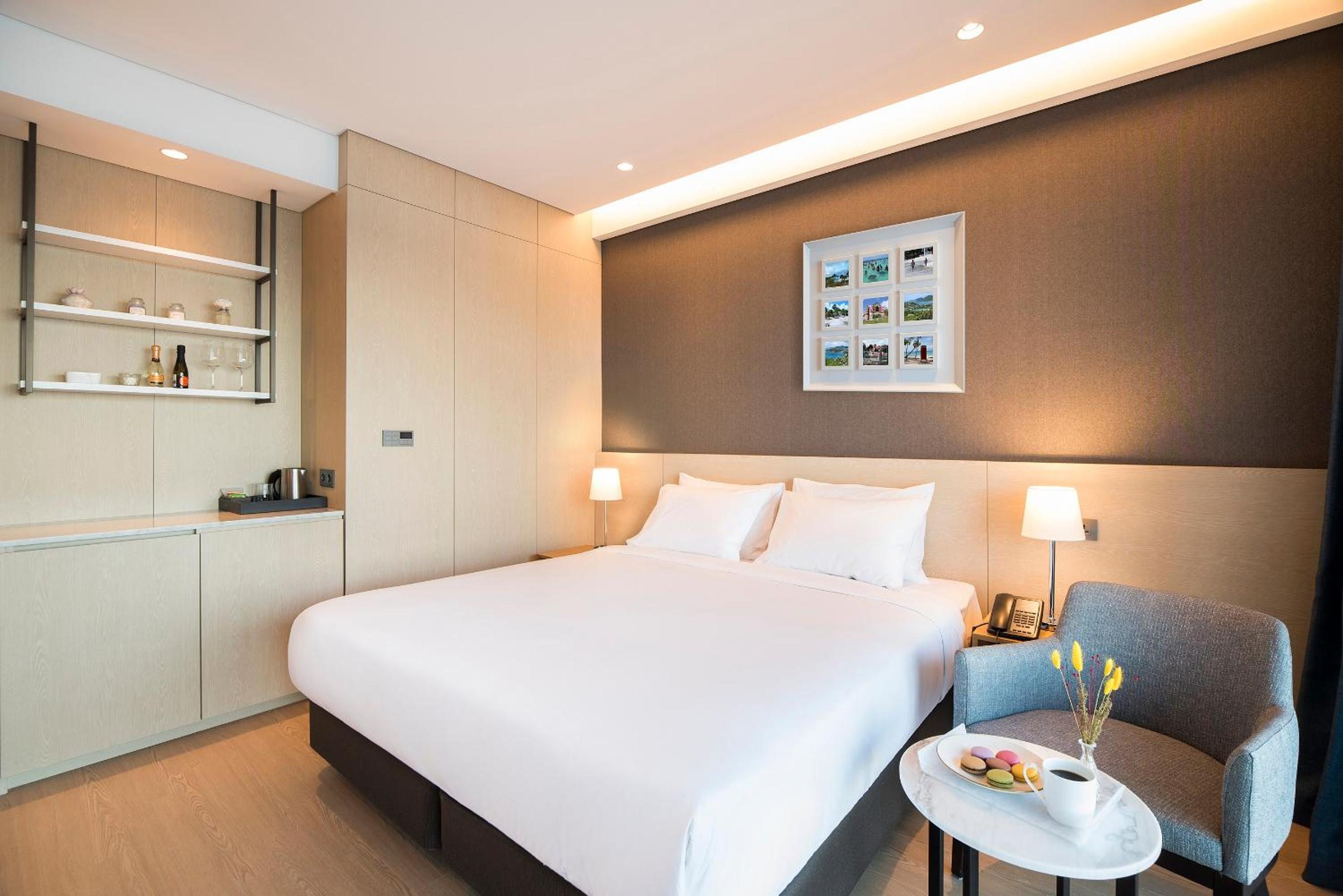St. John's Hotel 43