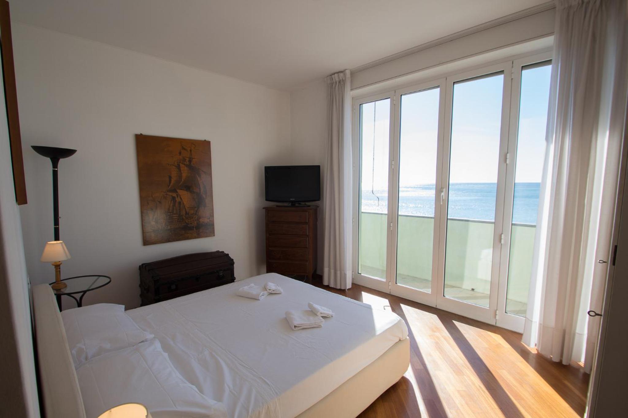 Splendido appartamento fronte mare con box doppio view 4